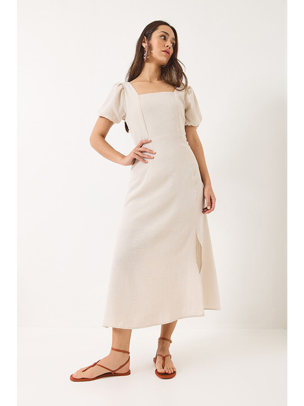 Bej Kadın Sırt Bağıcık Detaylı Astarlı Keten Elbise-4