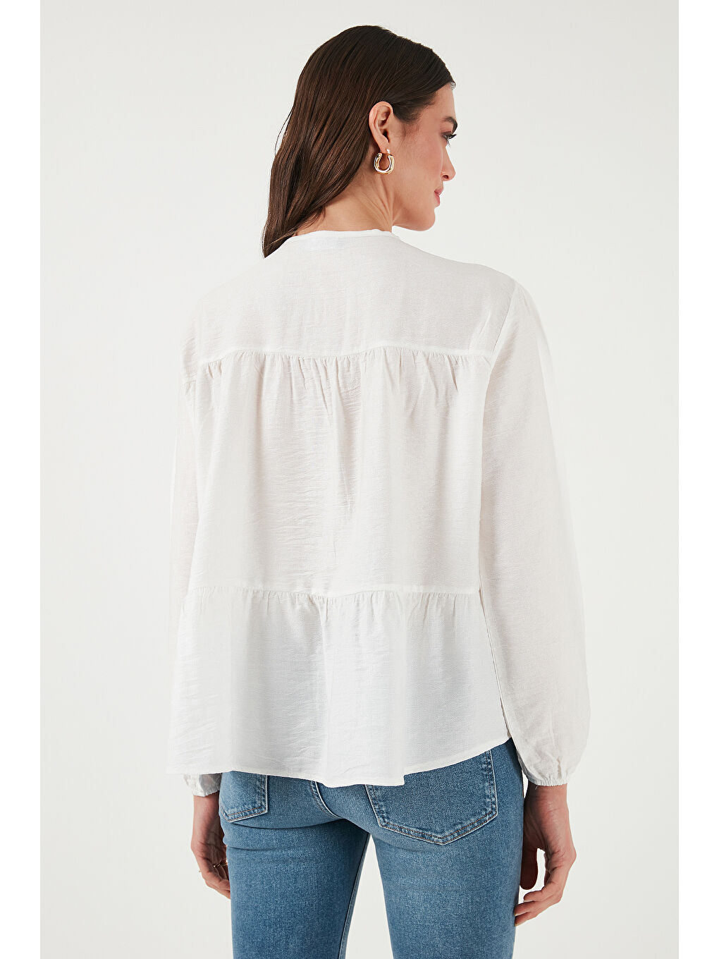 Beyaz Oversize Fit Balon Kol Bağlamalı Yaka Detaylı Kadın Gömlek 6772618-6