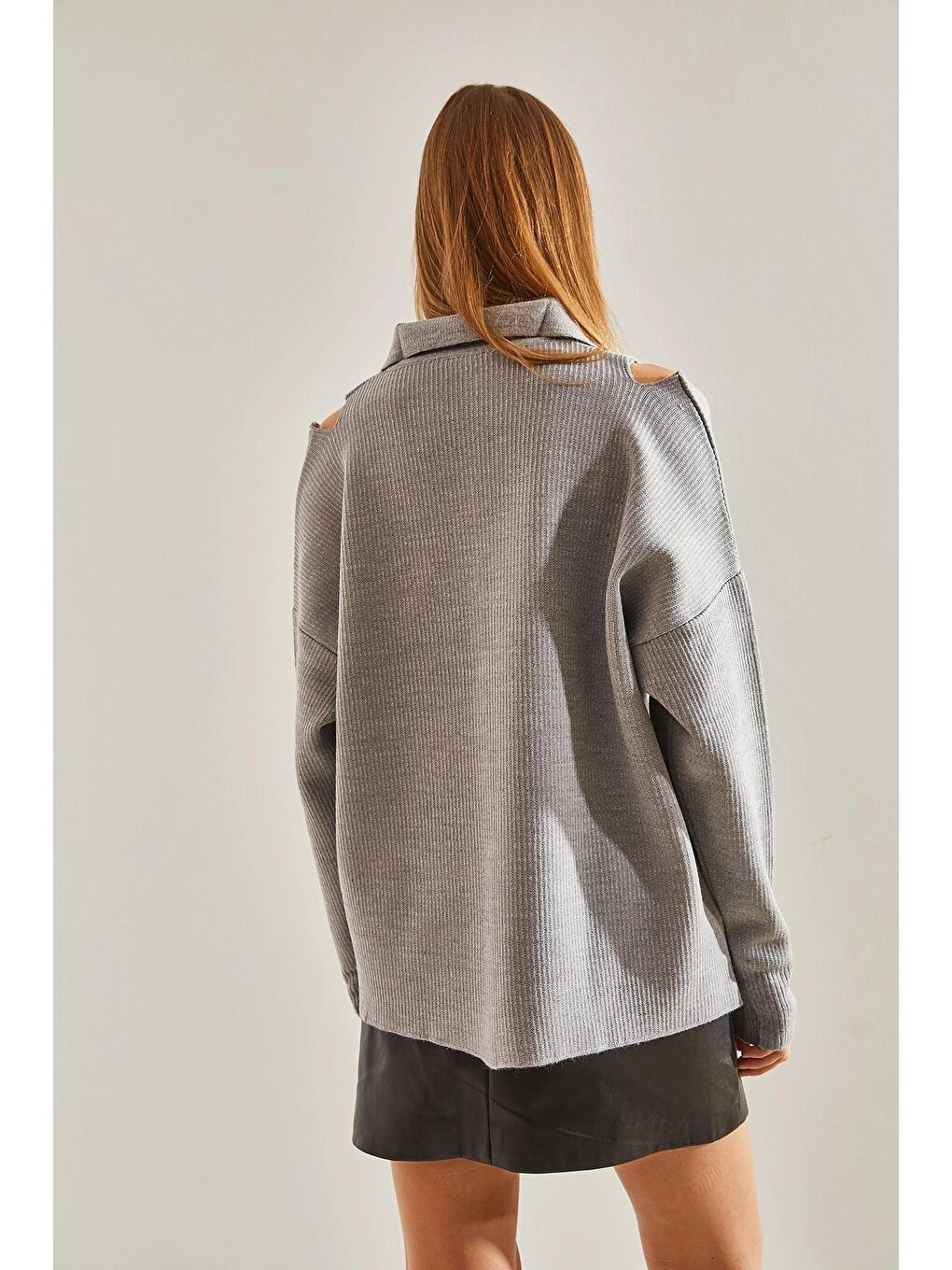 Gri Kadın Omuz Dekolteli Yakalı Triko Hırka-1