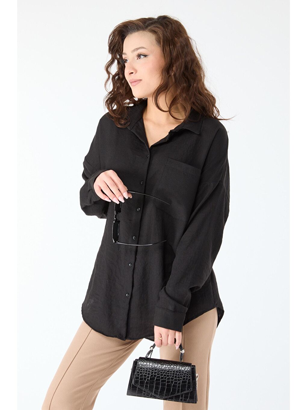 Gömlek Yaka Kadın Siyah Tek Cepli Uzun Kollu Gömlek - 24429-3