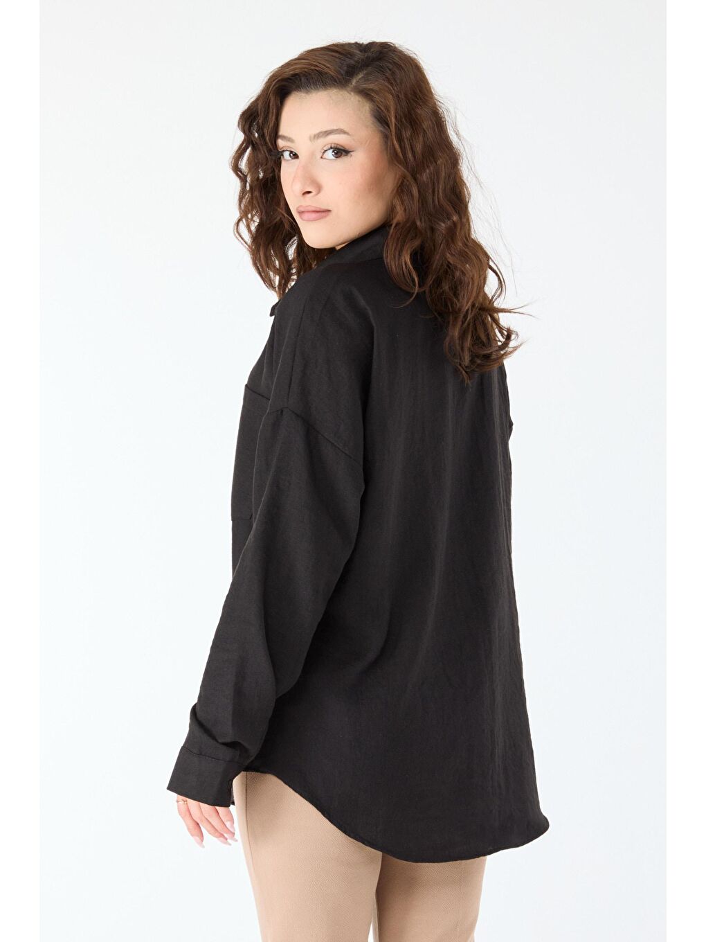 Gömlek Yaka Kadın Siyah Tek Cepli Uzun Kollu Gömlek - 24429-4