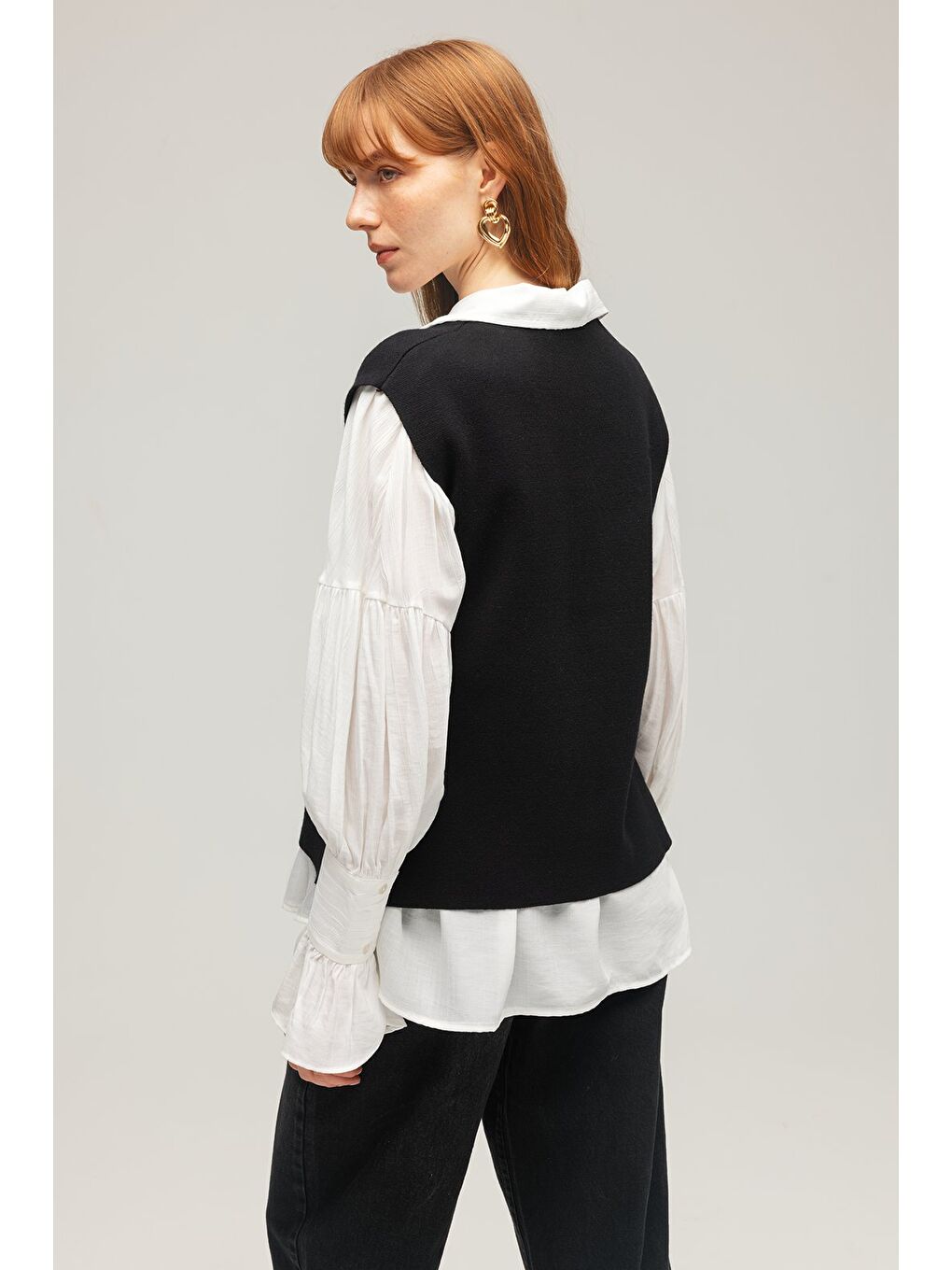 Siyah Kadın V Yaka Oversize Triko Süveter – Yan Yırtmaçlı Tasarım-4