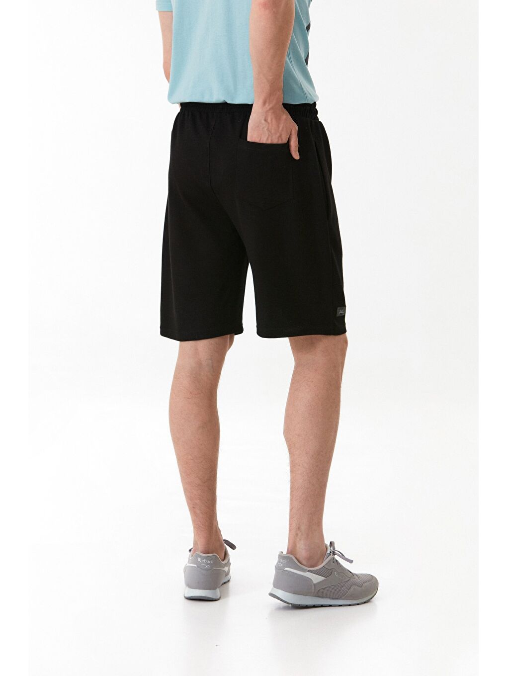 Siyah Beli Lastikli Armalı Penye Şort-3