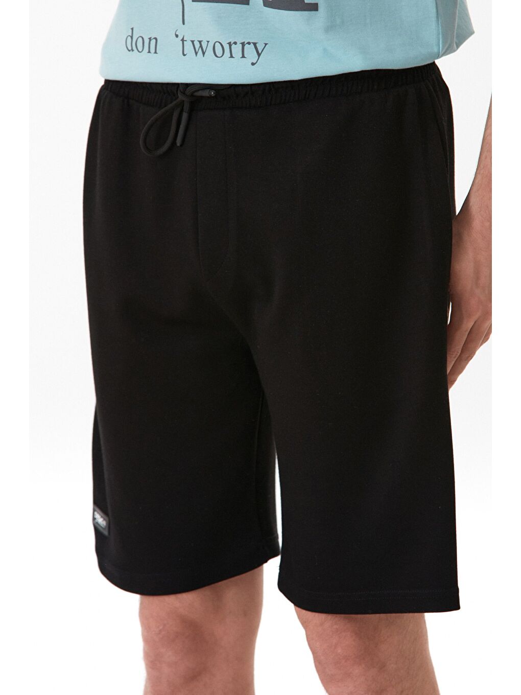 Siyah Beli Lastikli Armalı Penye Şort-4