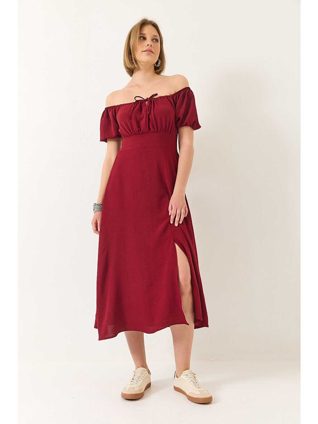 Bordo Kadın Kare Yaka Bağlama Detaylı Gipeli Yırtmaçlı Yazlık Elbise-1