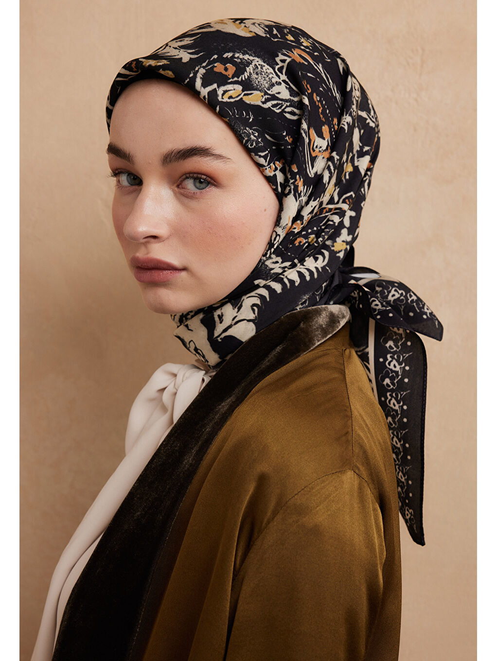 Floral Paısley Desen Pamuk İpek Eşarp Siyah-1