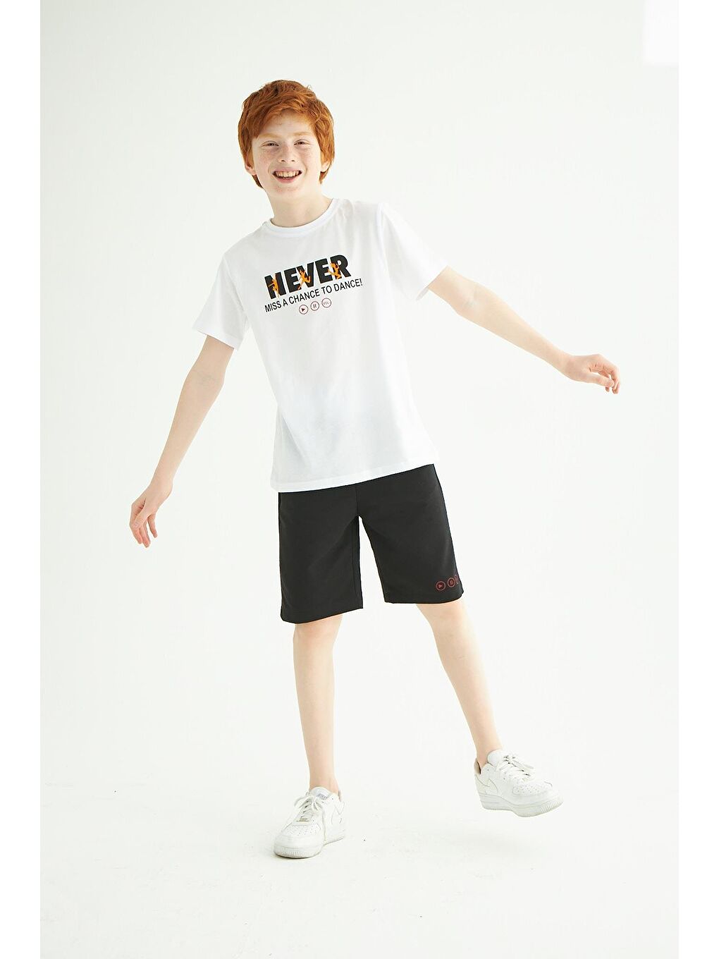 Beyaz Bisiklet Yaka Never Stop Smiling Baskılı Erkek Çocuk Kaprili Takım