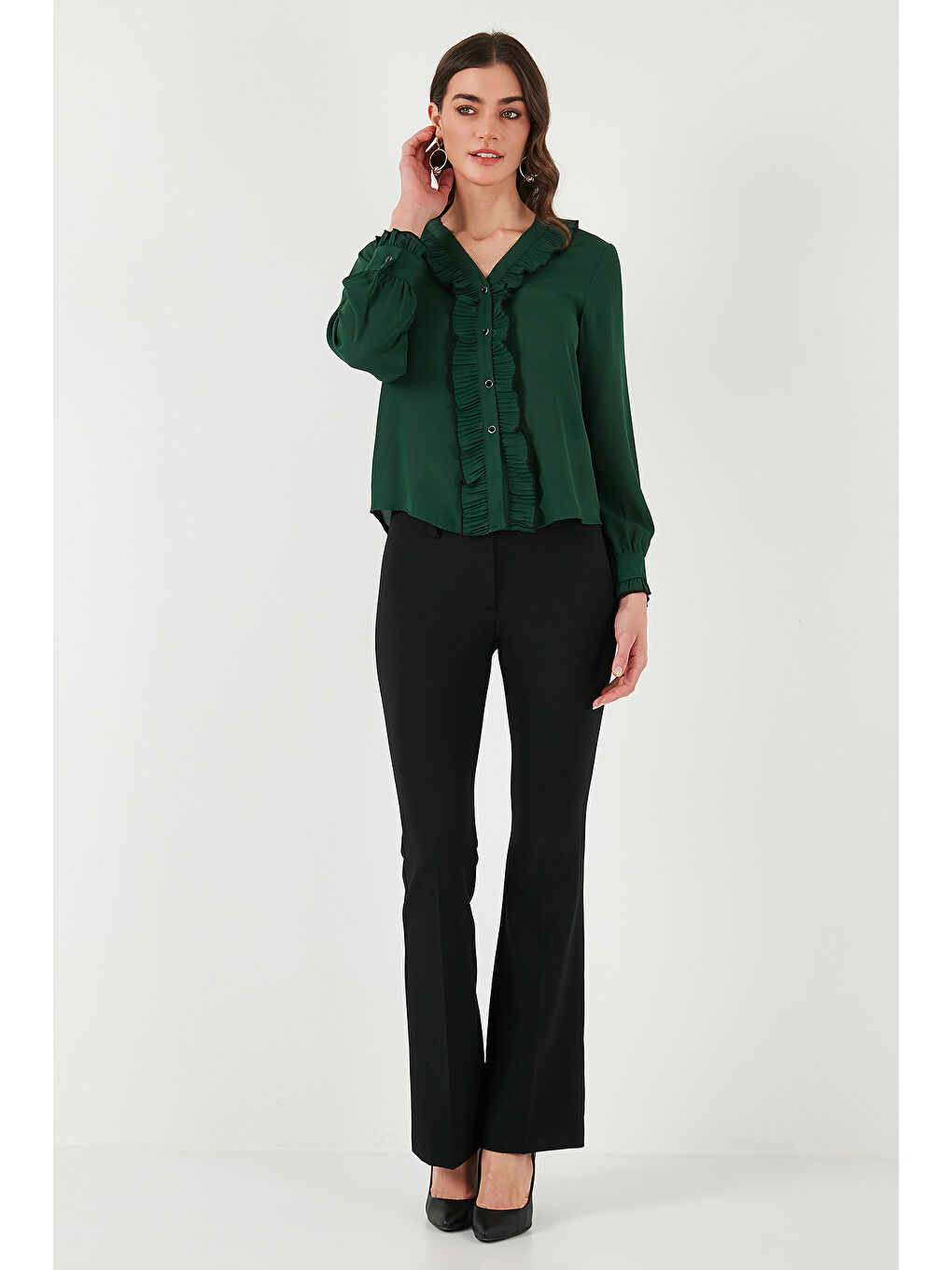 Yeşil Standart Fit V Yaka Fırfırlı Uzun Kollu Kadın Gömlek 611Go00341-2