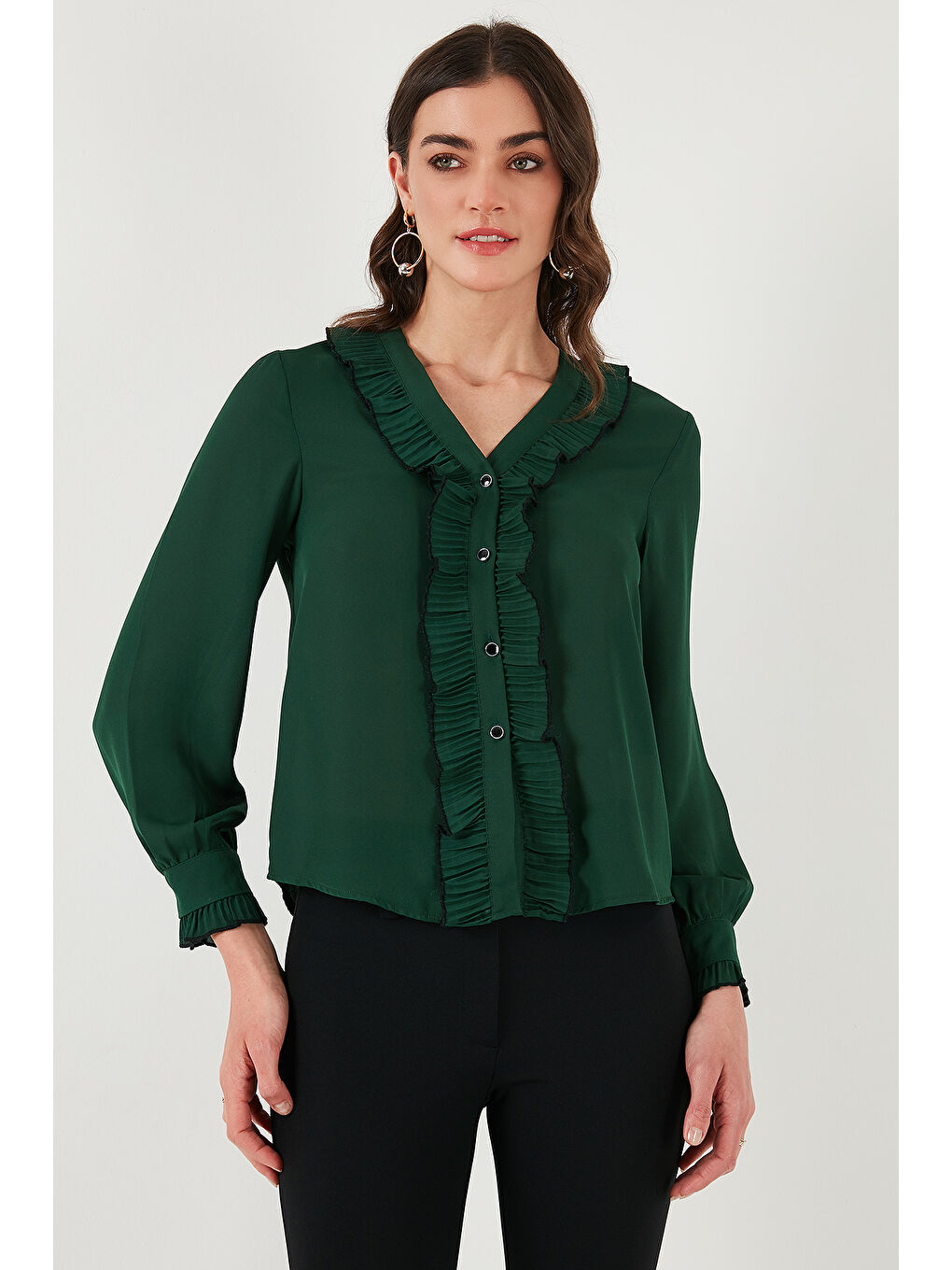 Yeşil Standart Fit V Yaka Fırfırlı Uzun Kollu Kadın Gömlek 611Go00341-3
