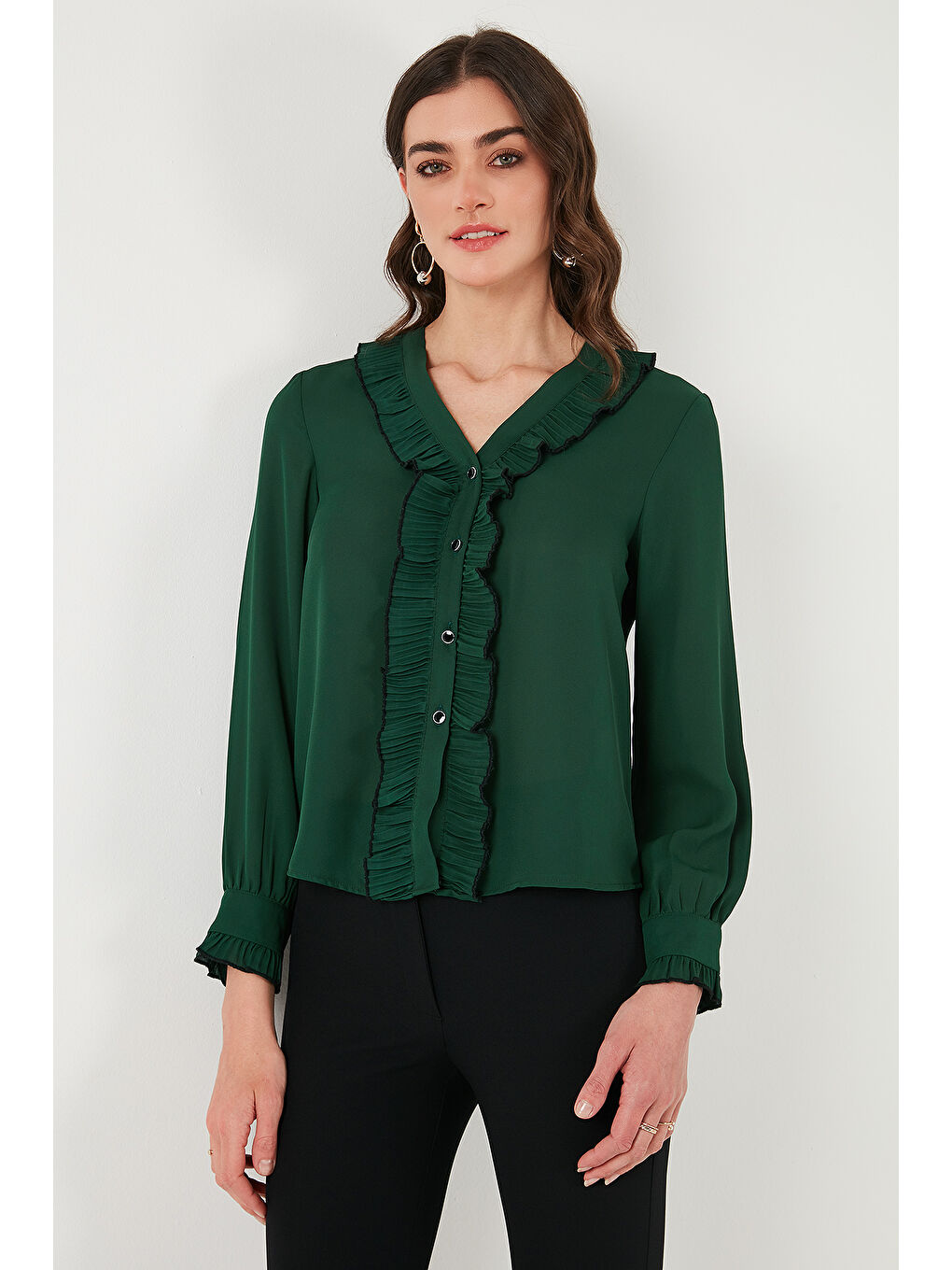 Yeşil Standart Fit V Yaka Fırfırlı Uzun Kollu Kadın Gömlek 611Go00341-5