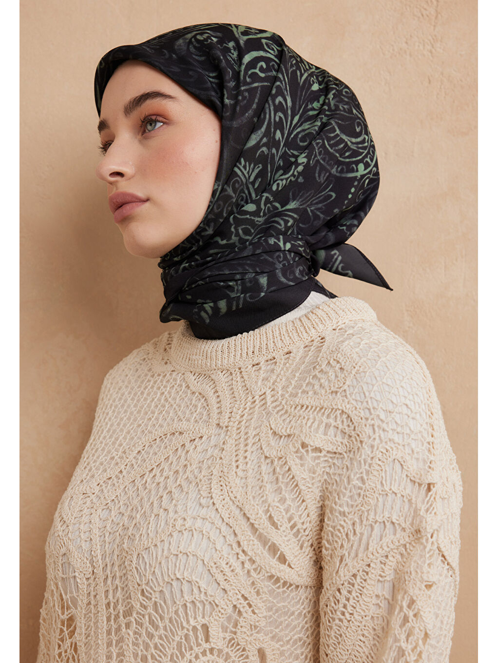 Fressıa Desen Pamuk İpek Eşarp Siyah-1