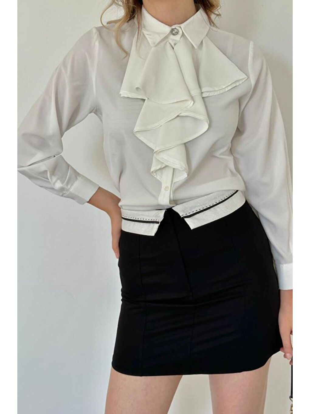 Siyah Kemeri Bilyeli Mini Etek-1