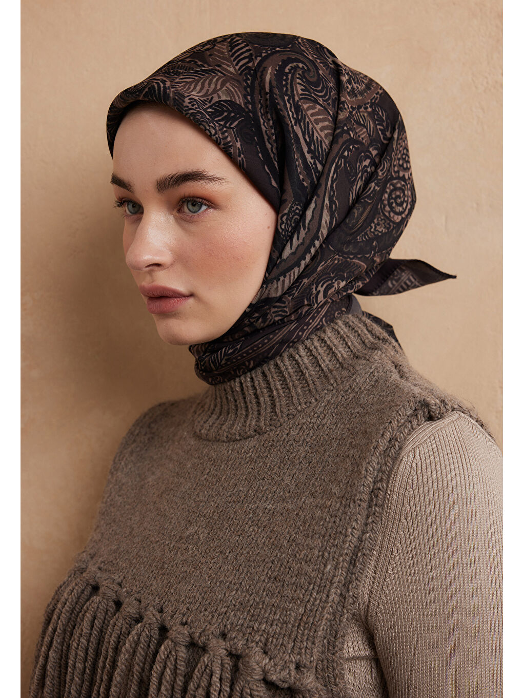 Kahverengi Florıan Desen Pamuk İpek Eşarp Kakao-2