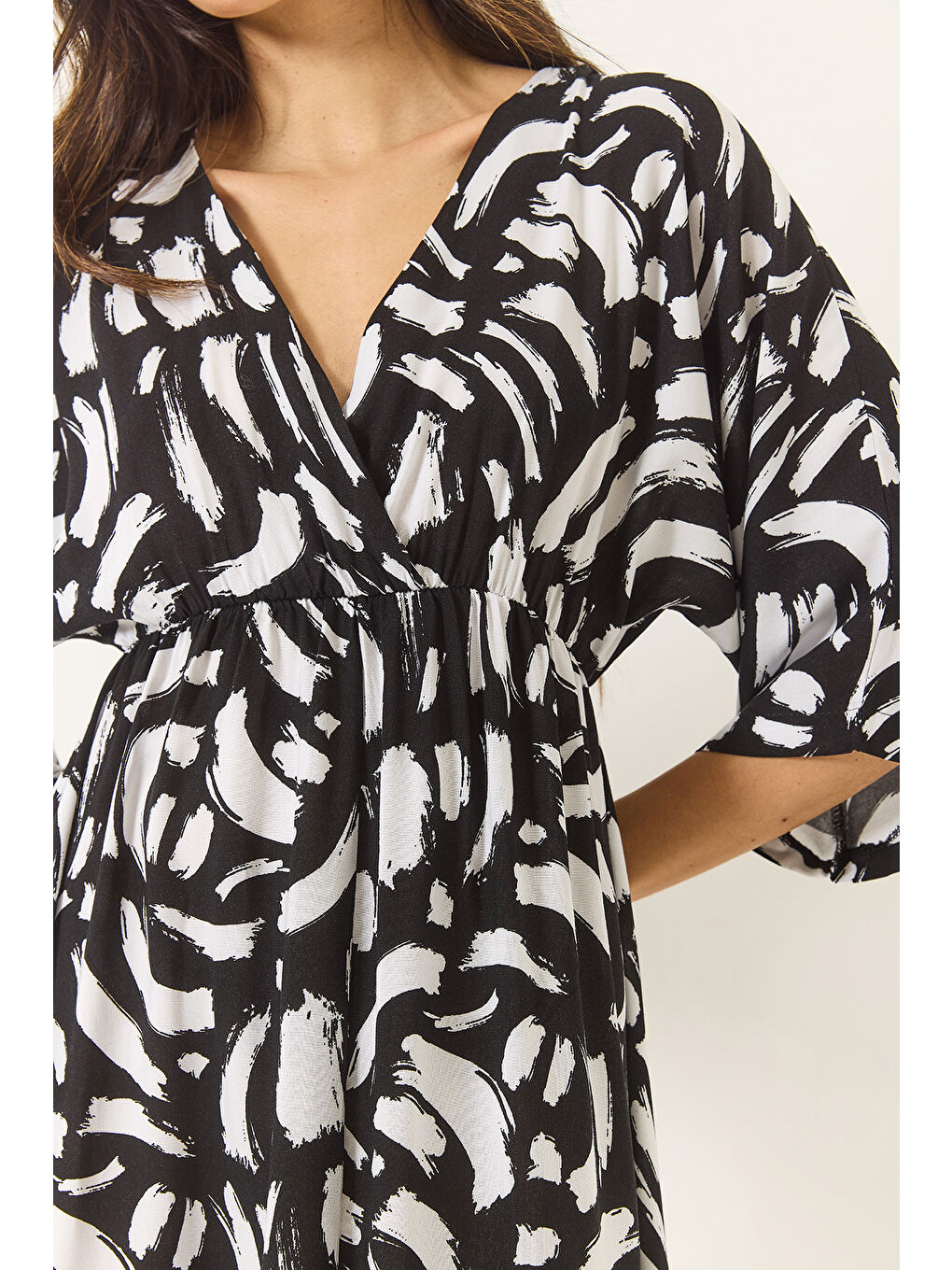 Siyah Kadın Anvelop Yaka Beli Lastikli Desenli Yazlık Viskon Elbise-4