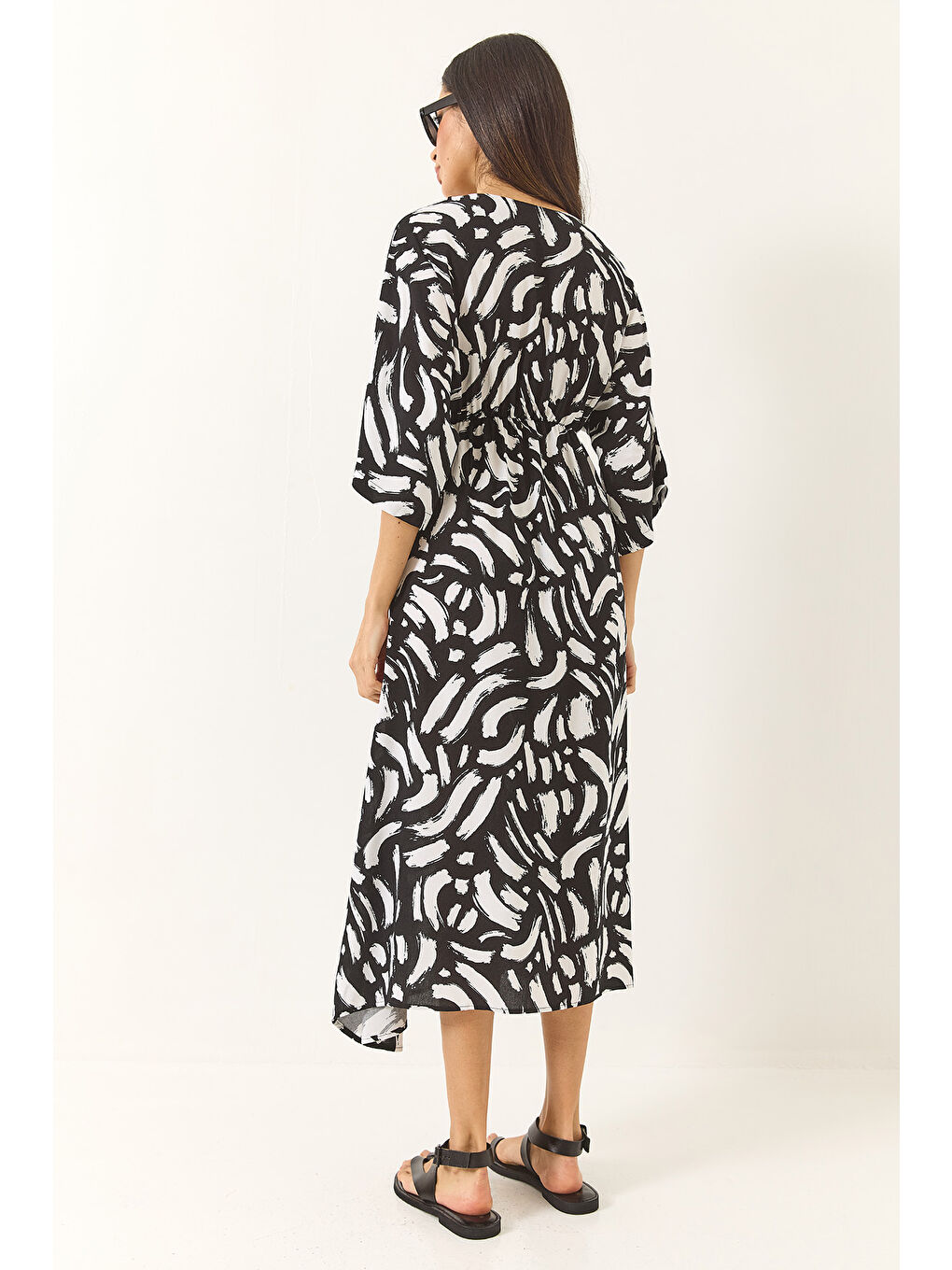 Siyah Kadın Anvelop Yaka Beli Lastikli Desenli Yazlık Viskon Elbise-5