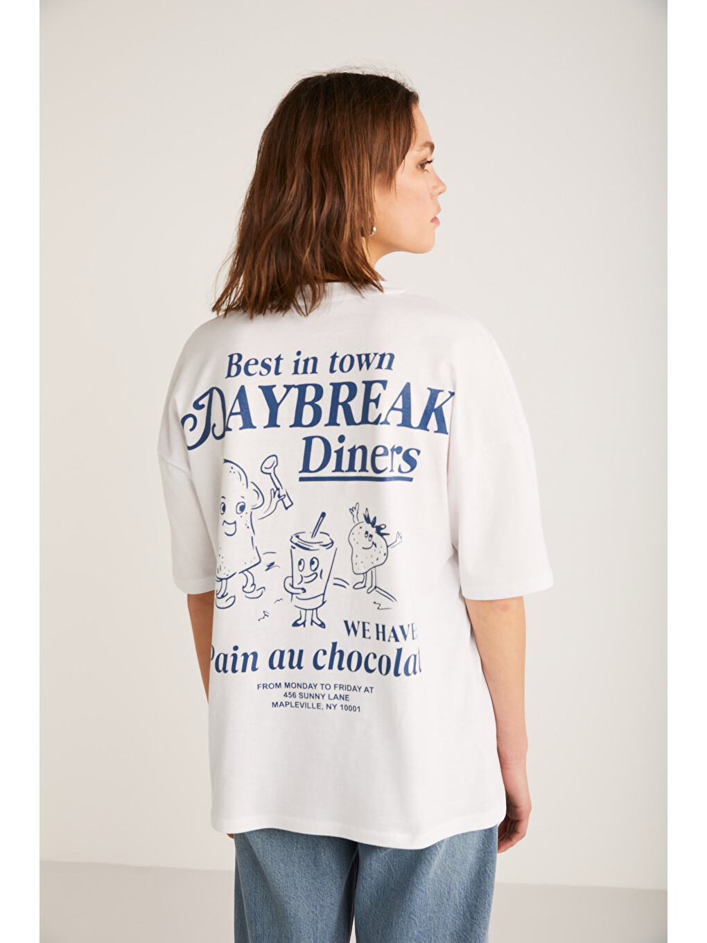 Fınola Kadın %100 Pamuk Oversize Ön Ve Arka Mavi Yazı Detaylı Kısa Kollu Beyaz T-shirt-4