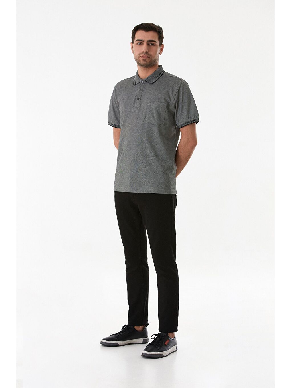 Gri Cepli Düğmeli Polo Yaka Tişört-1