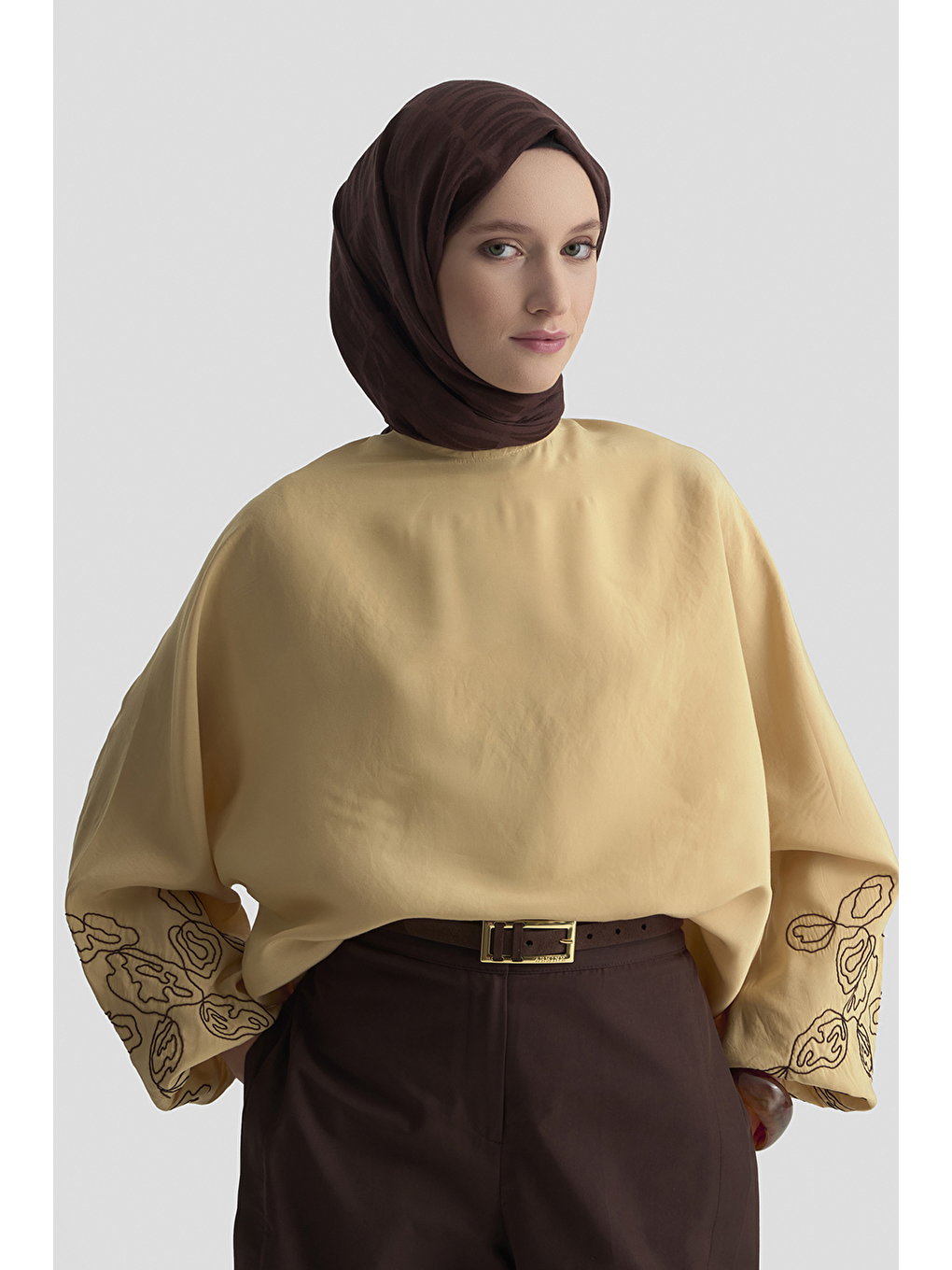 Kahverengi Nakış Detaylı Balon Kollu Bluz Camel-3