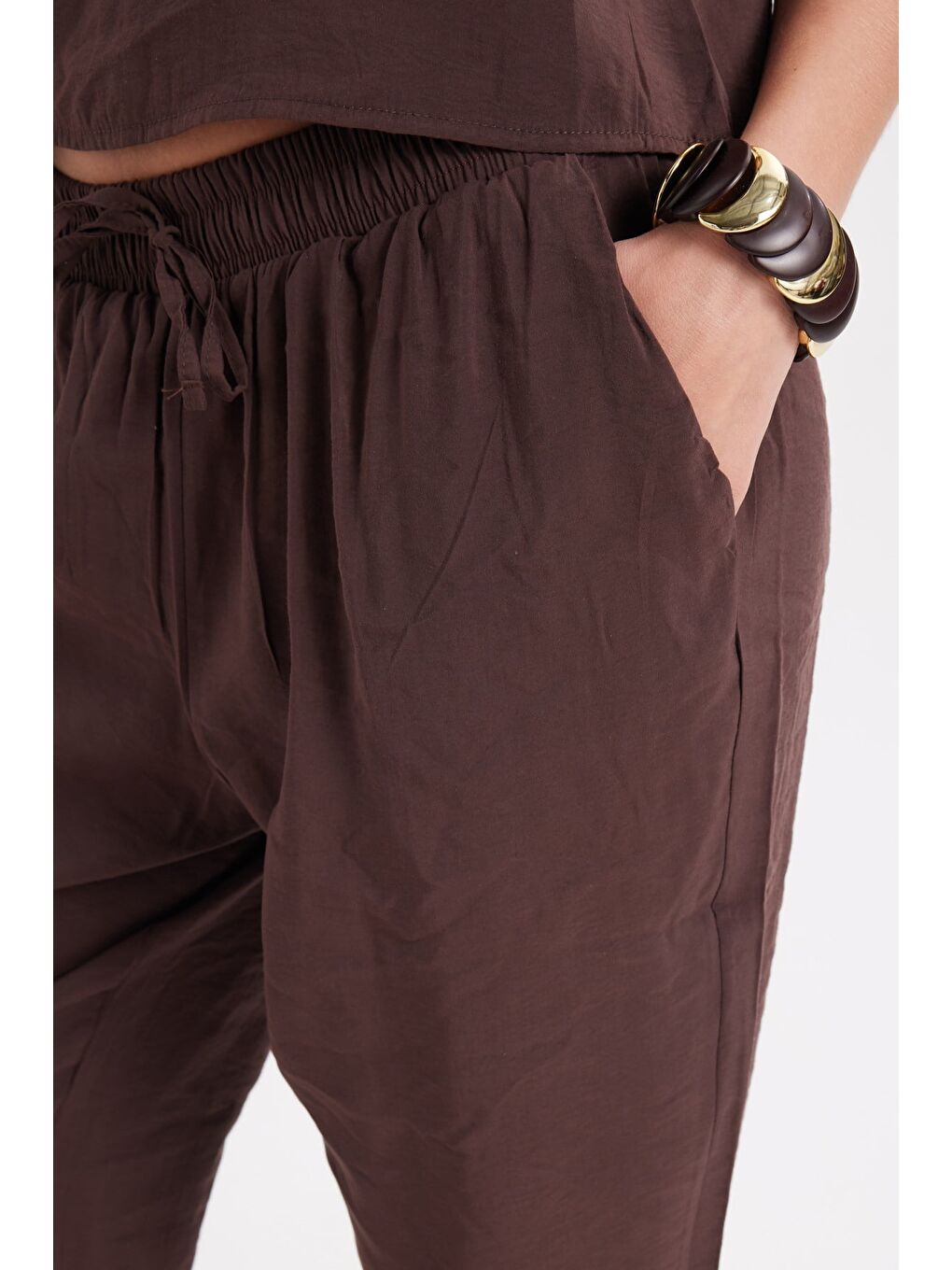 Kadın Standart Fit Normal Kesim Elastanlı Bisiklet Yaka Bluz Geniş Paça Kahverengi Pantolon Takım-2