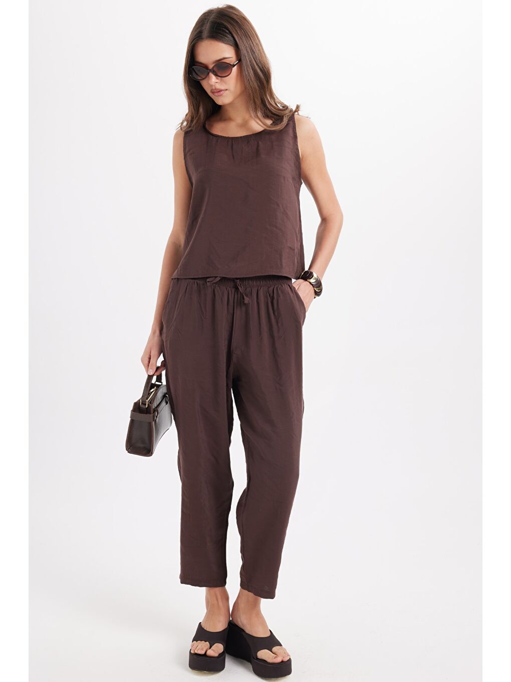 Kadın Standart Fit Normal Kesim Elastanlı Bisiklet Yaka Bluz Geniş Paça Kahverengi Pantolon Takım-3
