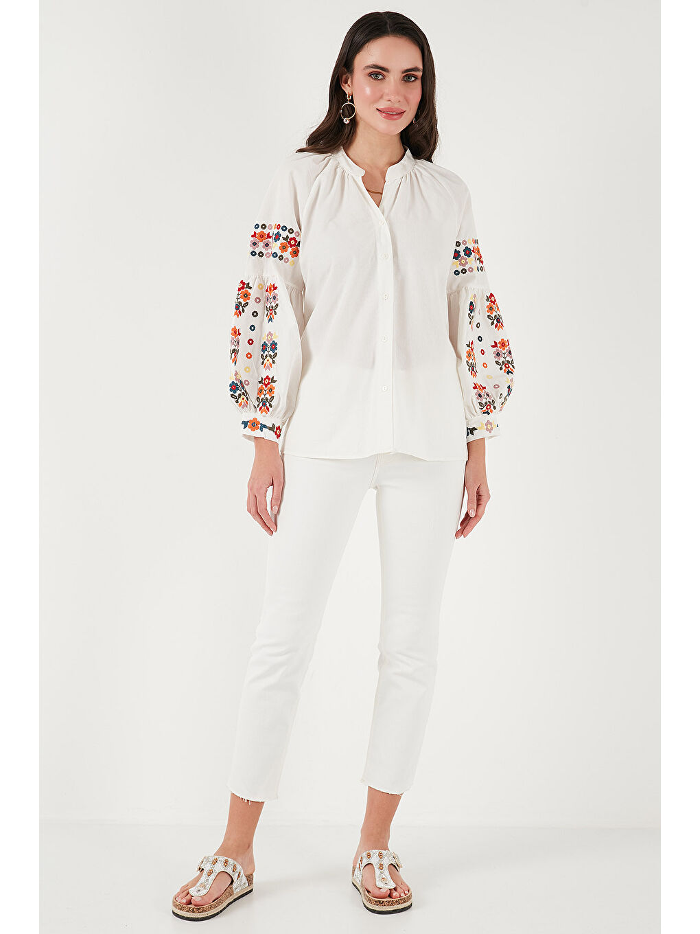 Ekru Nakış İşlemeli Pamuklu Oversize Fit V Yaka Gömlek 676253-2