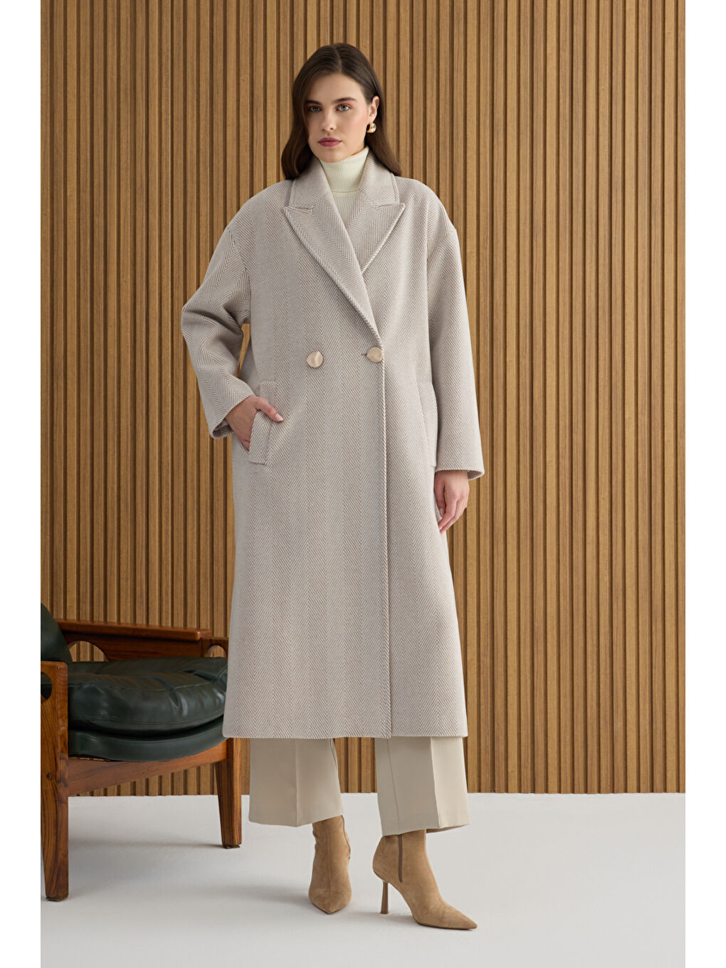 Bej Balıksırtı Desenli Manto