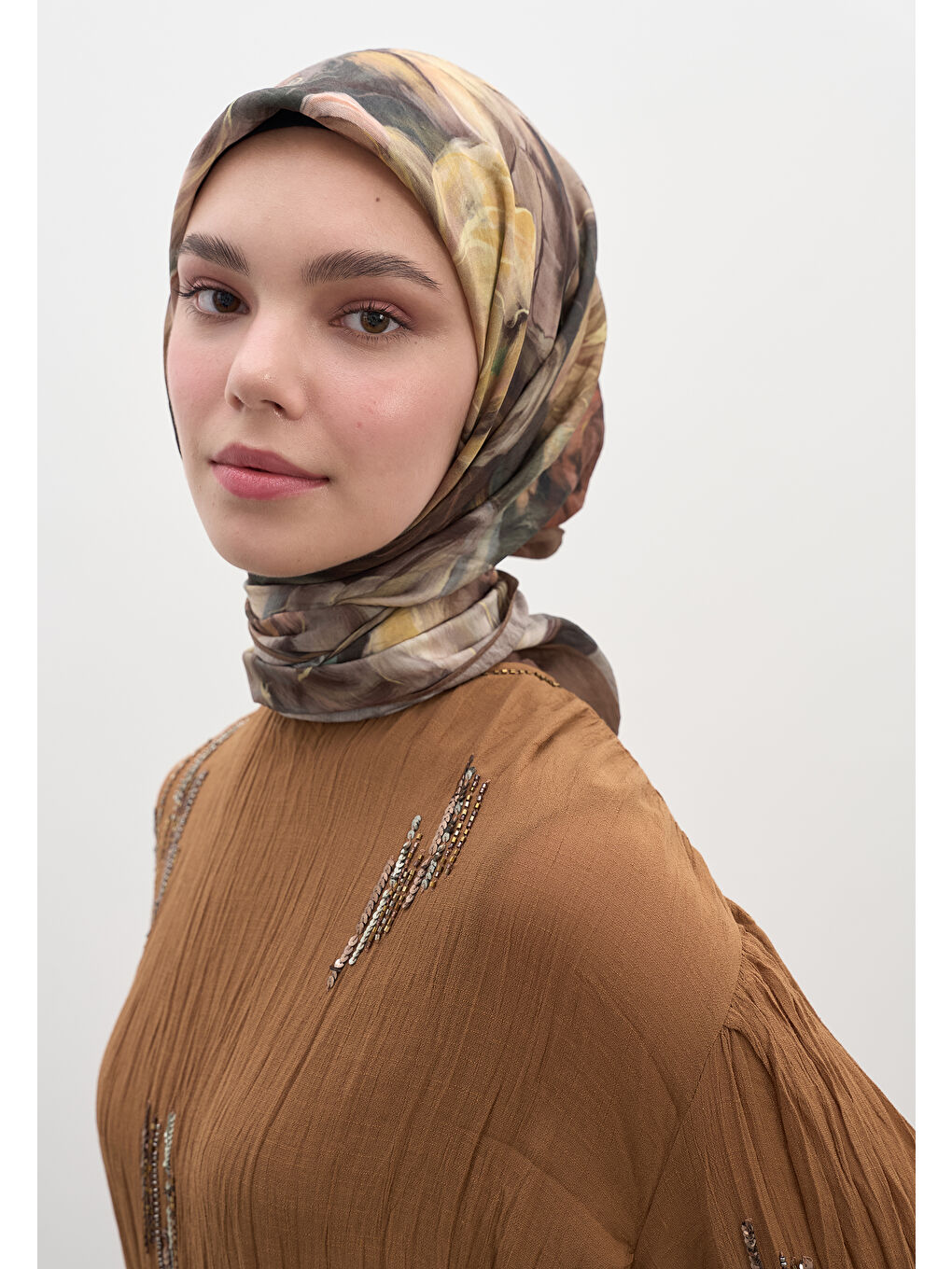 Mıdnıght Floral Desen Pamuklu Viskon Eşarp Kahverengi-1