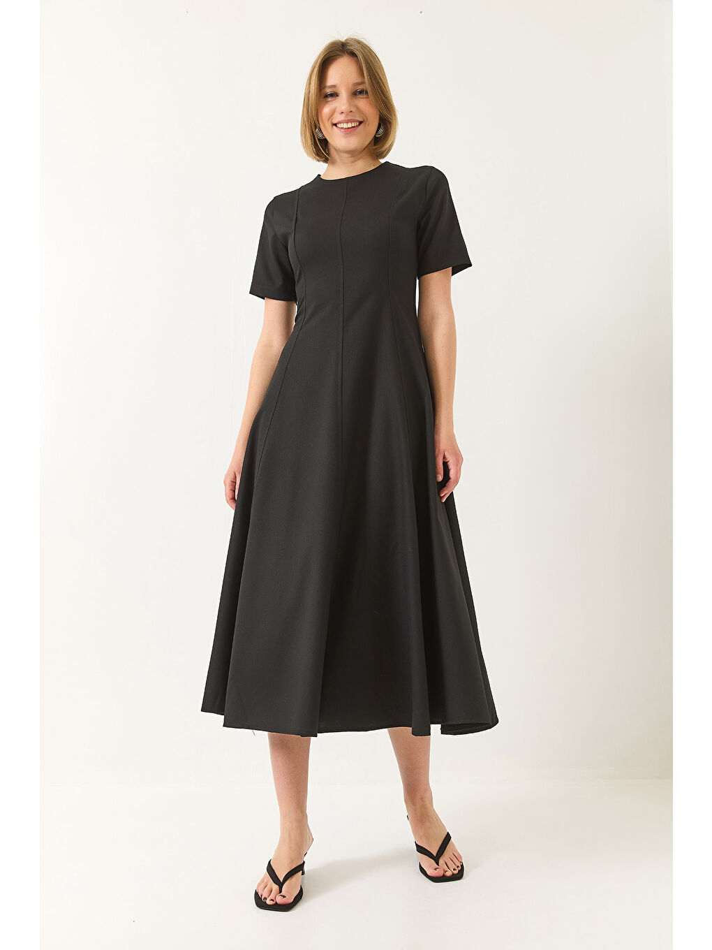 Siyah Kadın Godeli Kısa Kollu Midi Boy Gizli Fermuarlı Yazlık Elbise-2