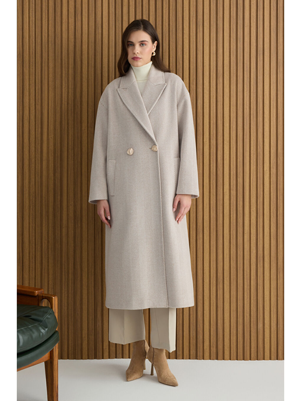 Bej Balıksırtı Desenli Manto-1