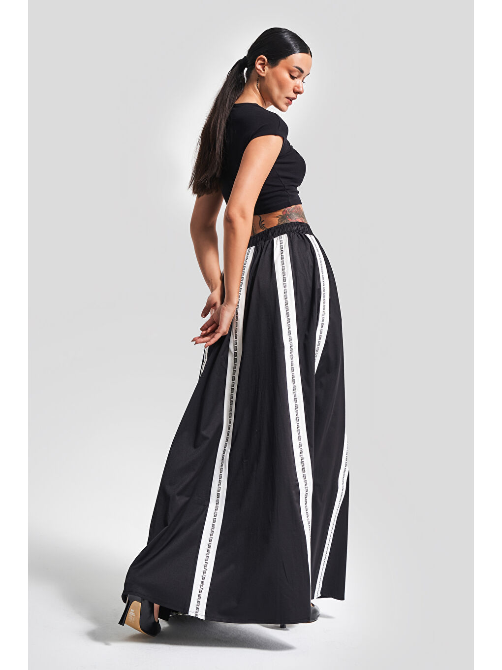 Kadın Siyah Renk Süper Uzun Şerit Detaylı Özel Tasarım Etek-2