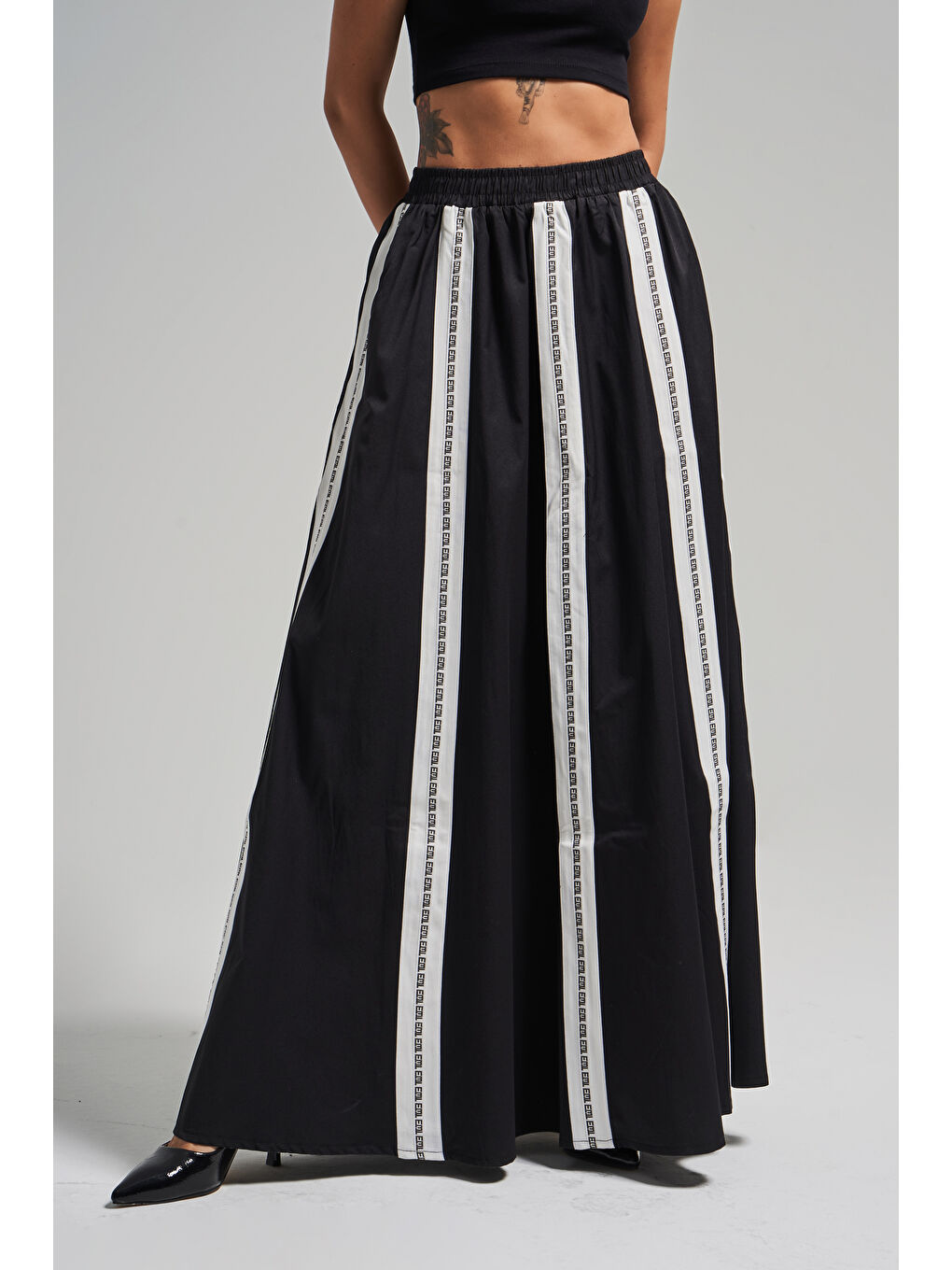 Kadın Siyah Renk Süper Uzun Şerit Detaylı Özel Tasarım Etek-3