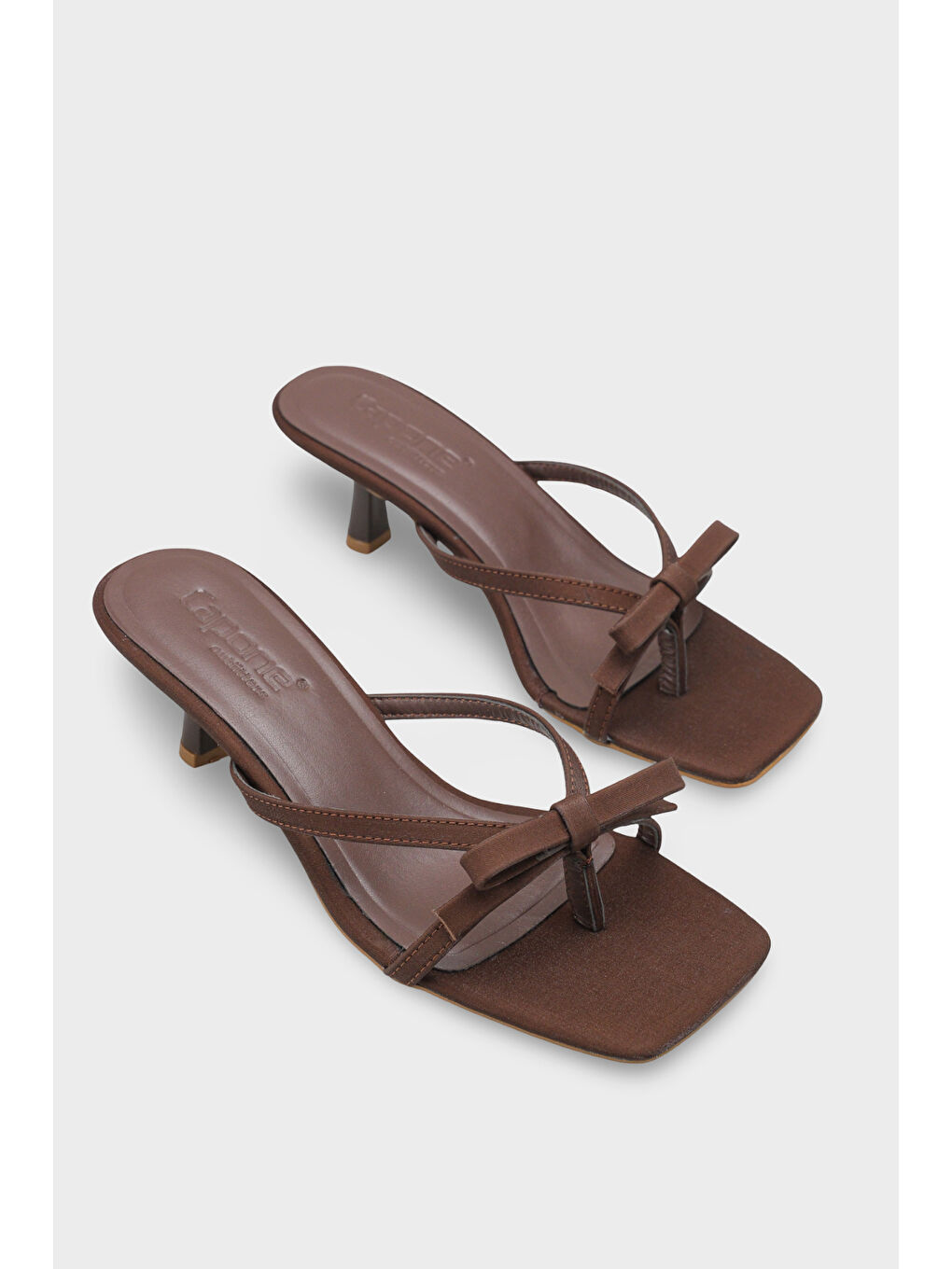 Kahverengi Rebekah Saten Orta Topuklu Küt Burunlu Kadın Terlik-1