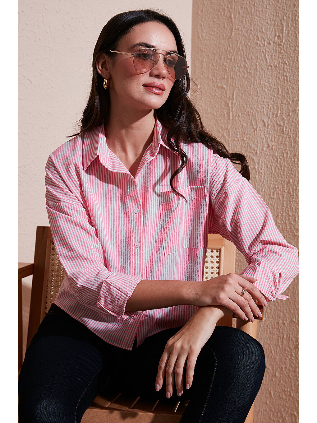 Pembe Regular Fit Çizgili Göğüs Cepli Dokulu Gömlek 6772870