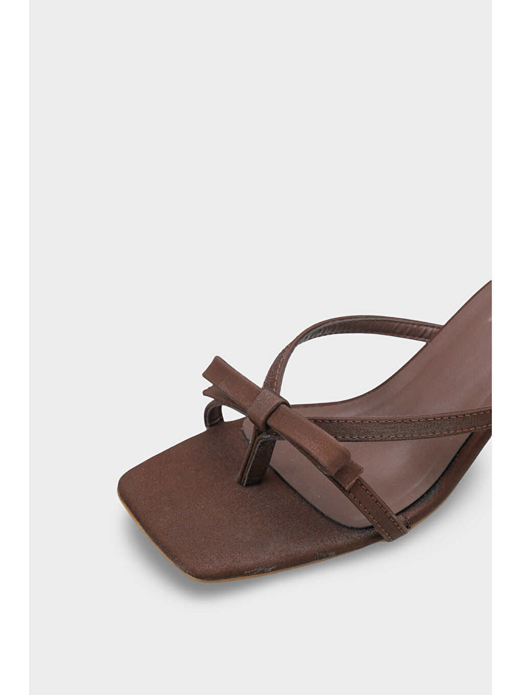 Kahverengi Rebekah Saten Orta Topuklu Küt Burunlu Kadın Terlik-3