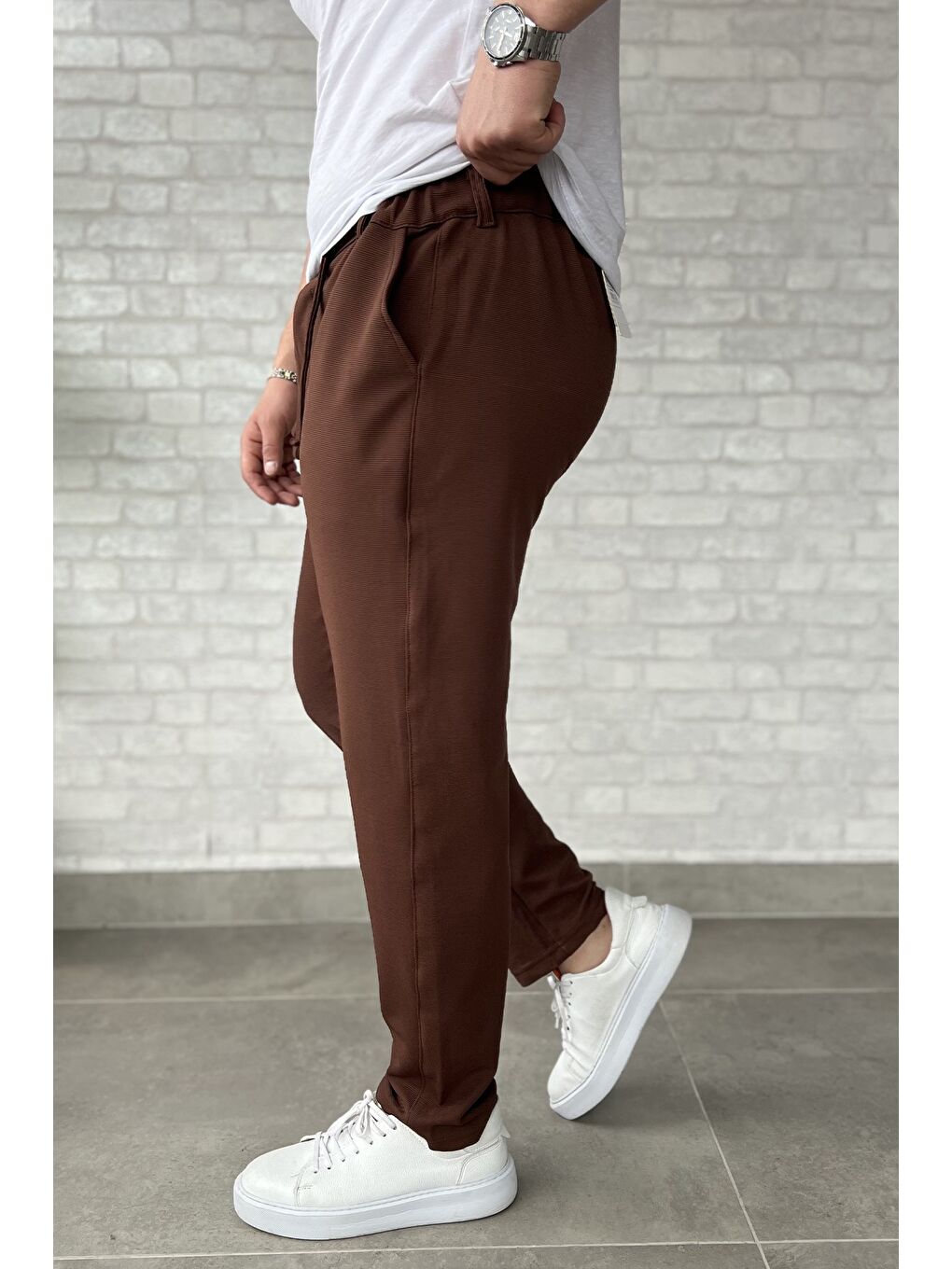 Kahverengi Bel Bağcıklı Düz Paça Erkek Jogger Pantolon-1