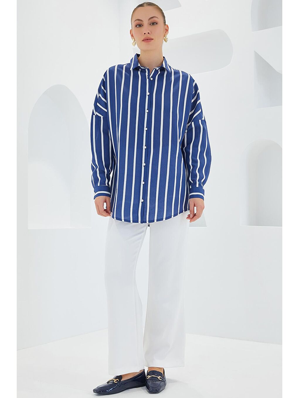 Kadın Lacivert Beyaz Çizgili Oversize Basic Gömlek 20254-1