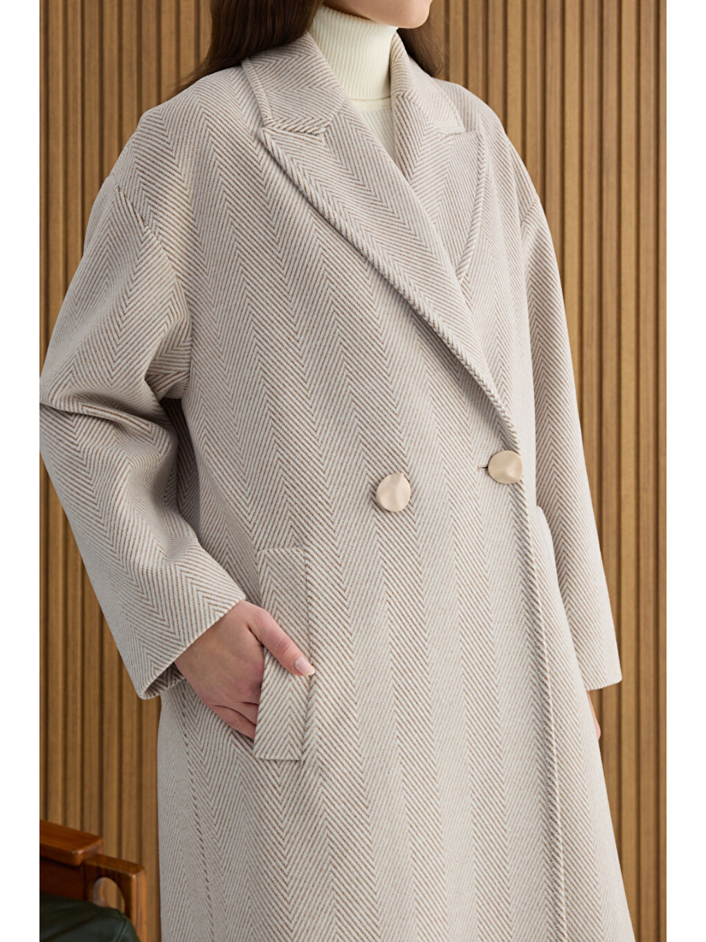 Bej Balıksırtı Desenli Manto-4