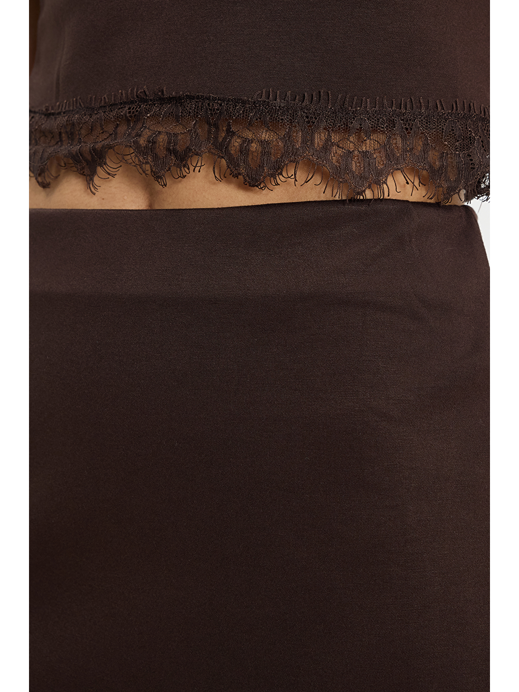 Kadın Slim Fit Dar Kesim Pamuklu Bisiklet Yaka Dantel Detaylı Kahverengi Etek Tişört Takım-4