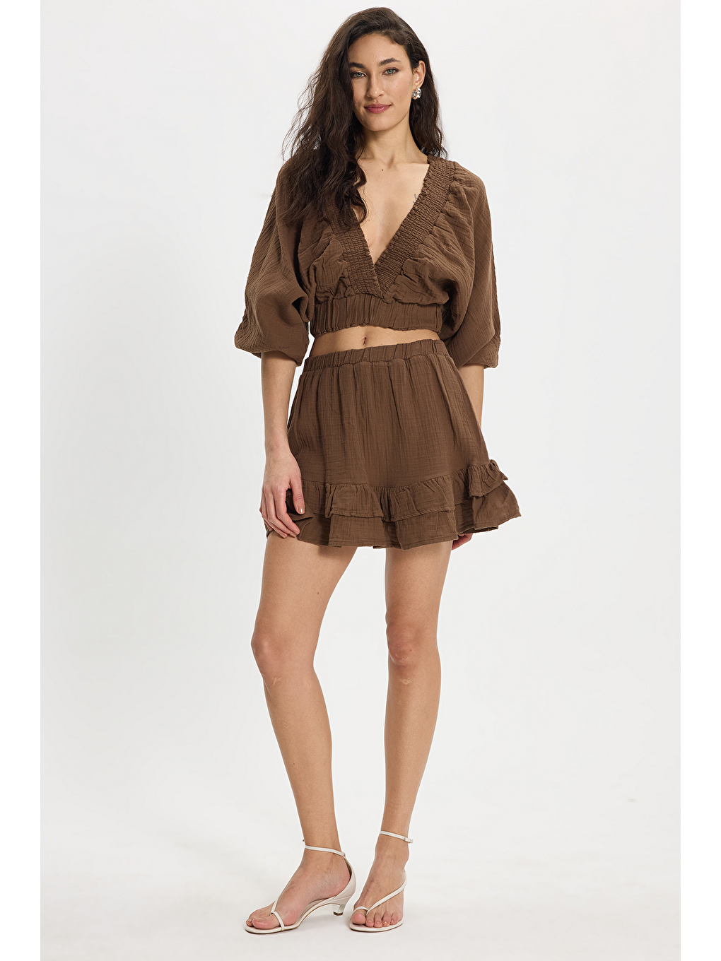 Kadın Oversize Geniş Kesim %100 Pamuk Kruvaze Yaka Crop Fırfırlı Kahverengi Şort Etek Takım-3