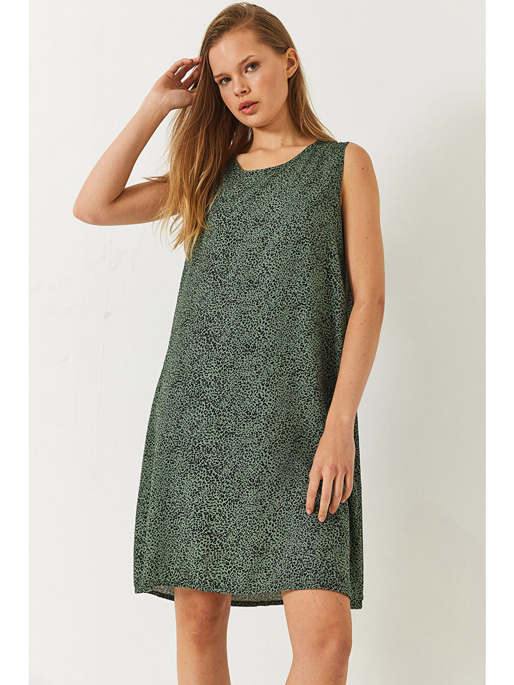 Yeşil Kadın Kalın Askılı Desenli Kısa Viskon Elbise-1