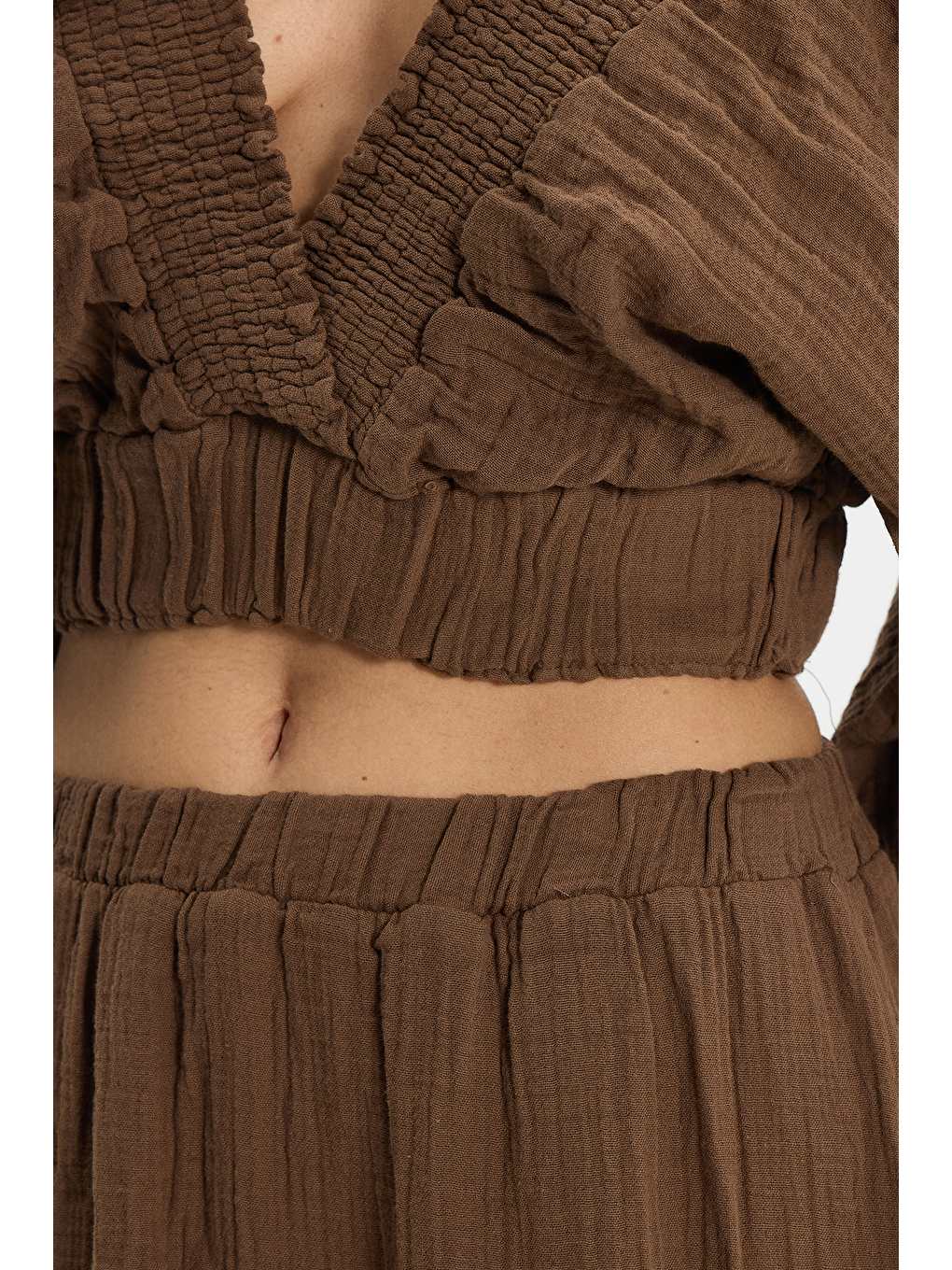 Kadın Oversize Geniş Kesim %100 Pamuk Kruvaze Yaka Crop Fırfırlı Kahverengi Şort Etek Takım-4