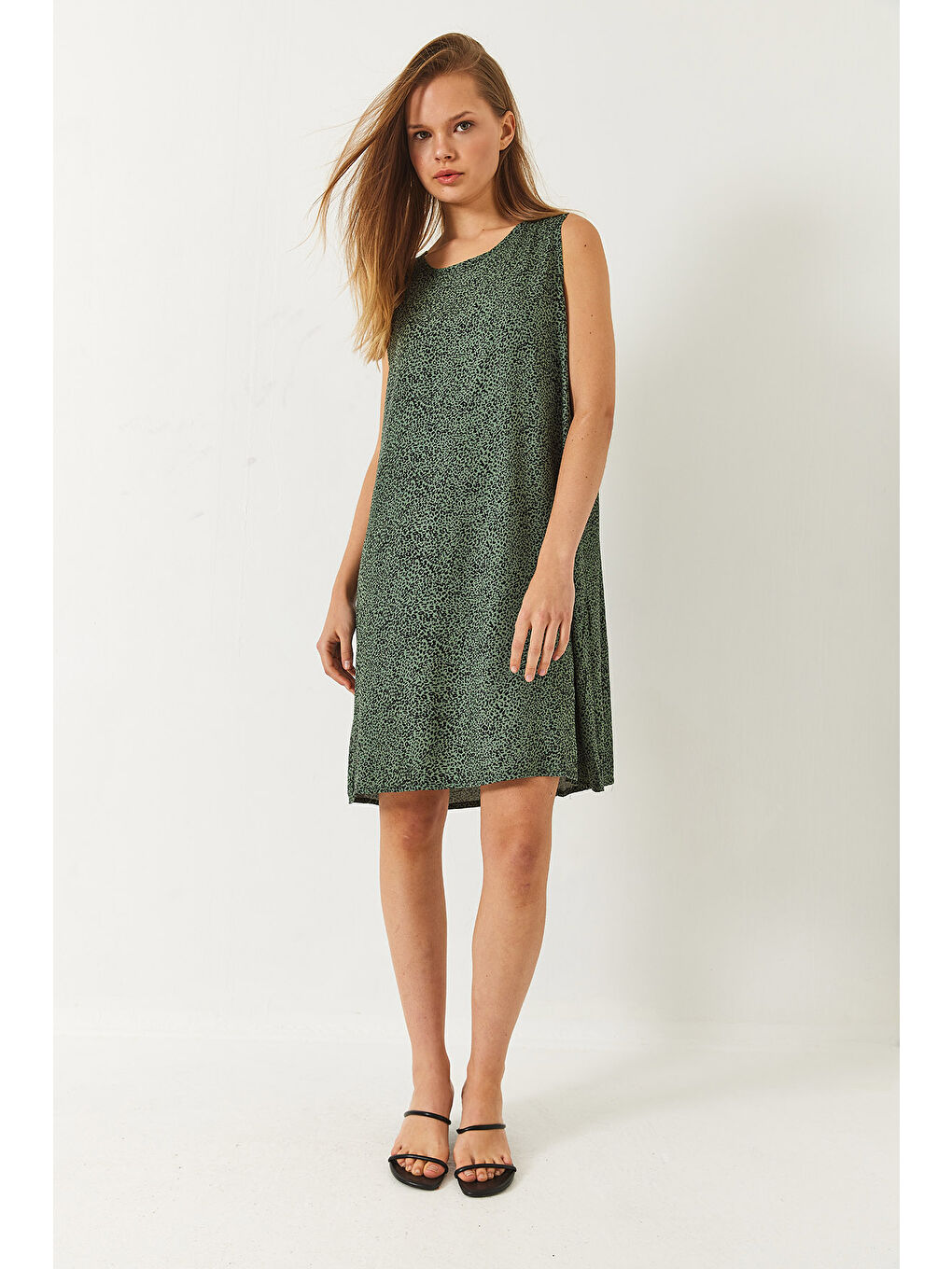 Yeşil Kadın Kalın Askılı Desenli Kısa Viskon Elbise-4