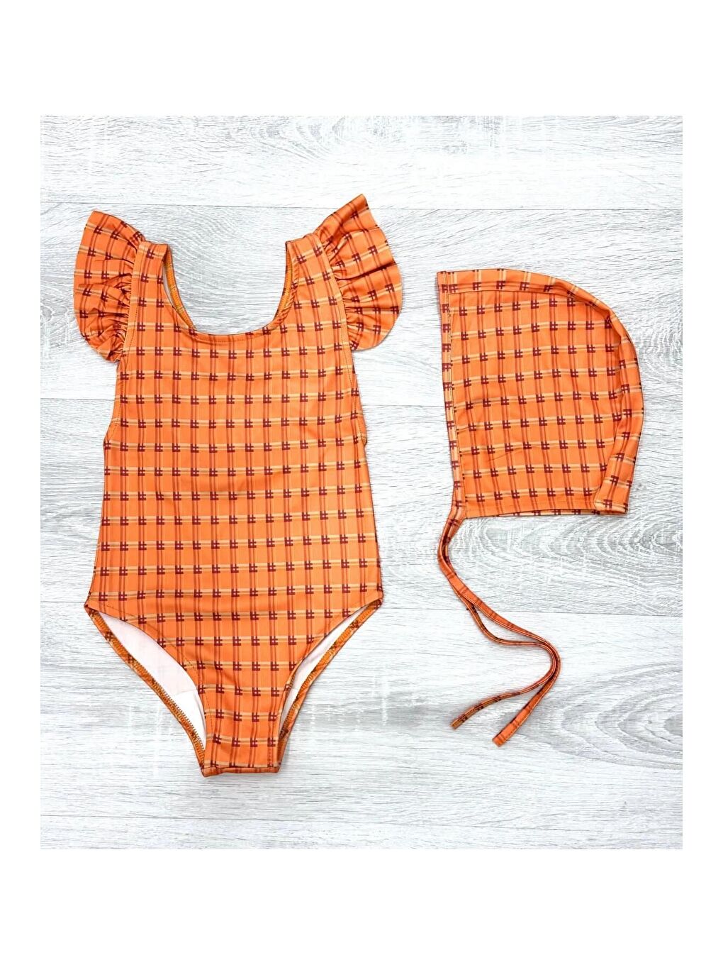 Turuncu Sırttan Çapraz Fırfır Detaylı Boneli Kız Çocuk Mayo