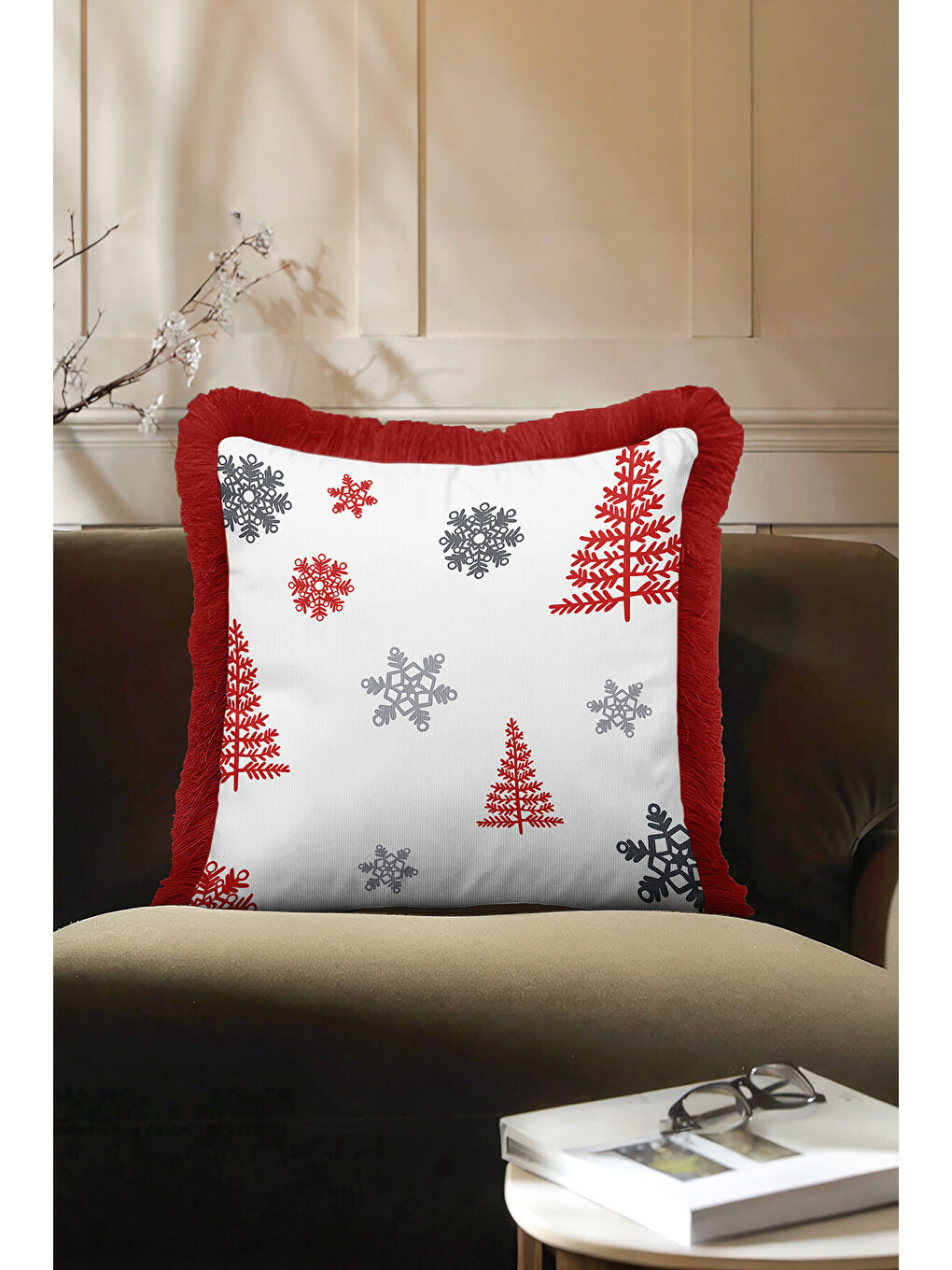 Karışık Kar Tanesi Işıltılı Saçaklı Yastık Kılıfı - Kış Temalı Modern Kırmızı Gri Püsküllü Kırlent Kılıfı-3