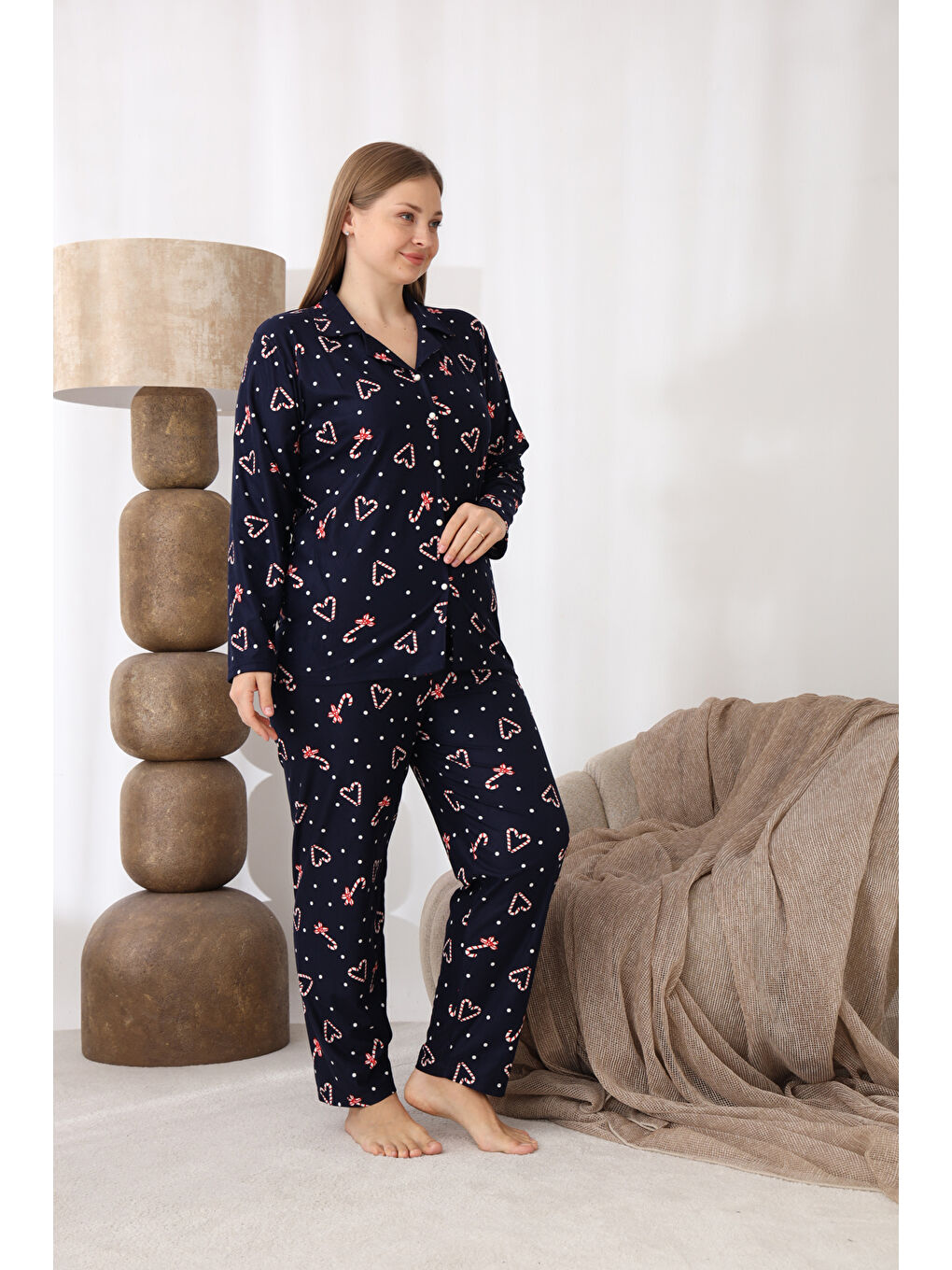 Lacivert Boydan Düğmeli Yılbaşı Temalı Süet Kumaş Büyük Beden Kadın Pijama Takımı 515-1