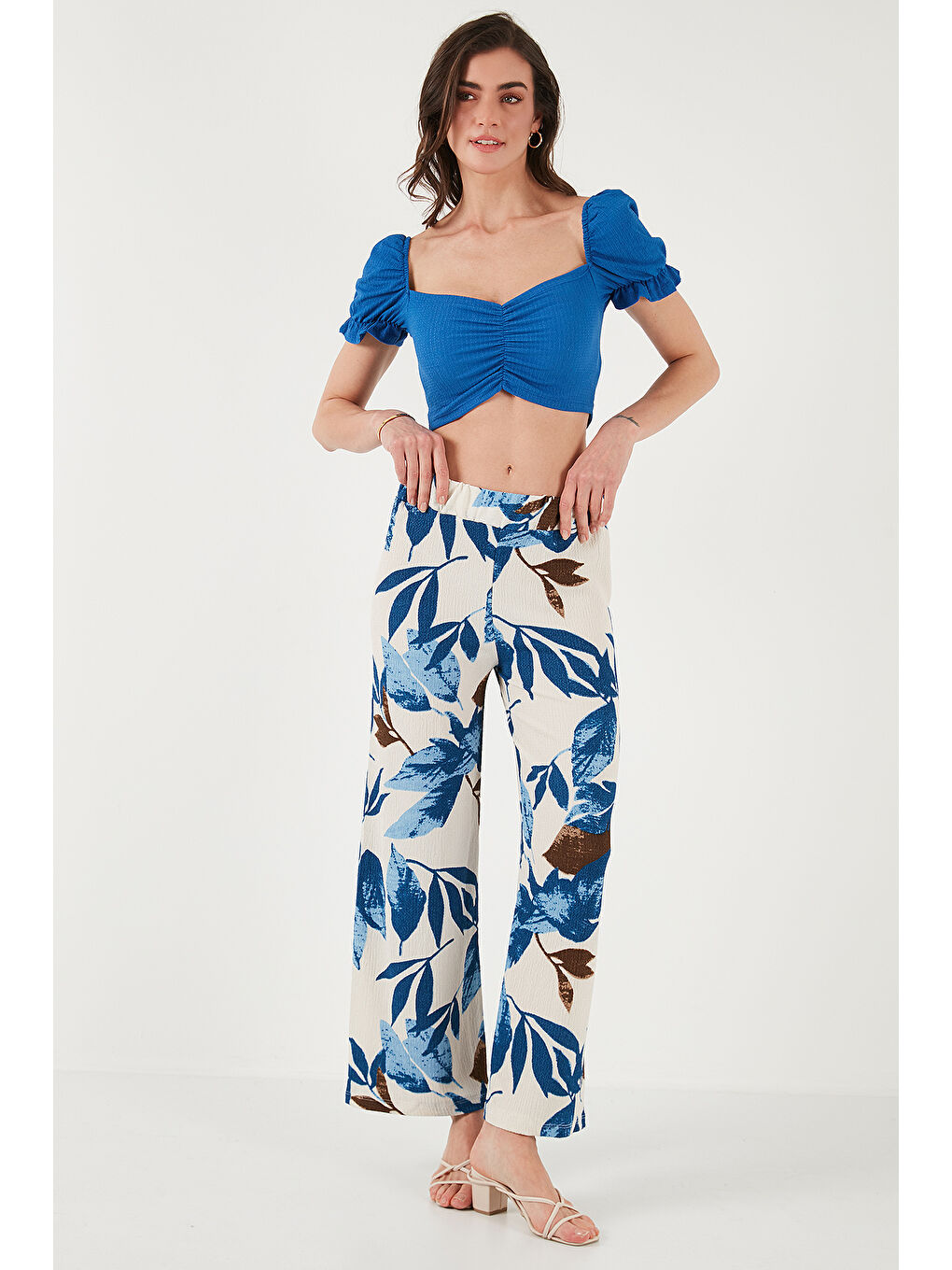 Mavi Desenli Beli Lastikli Bol Paça Pantolon 5869018-5