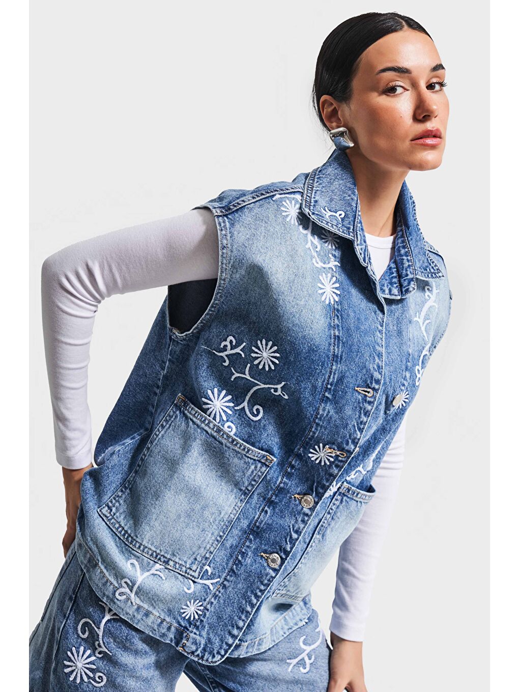 Kadın Mavi Renk 4S5-27 Uzun Boy Nakış Detaylı %100 Pamuk Tasarım Denim Yelek