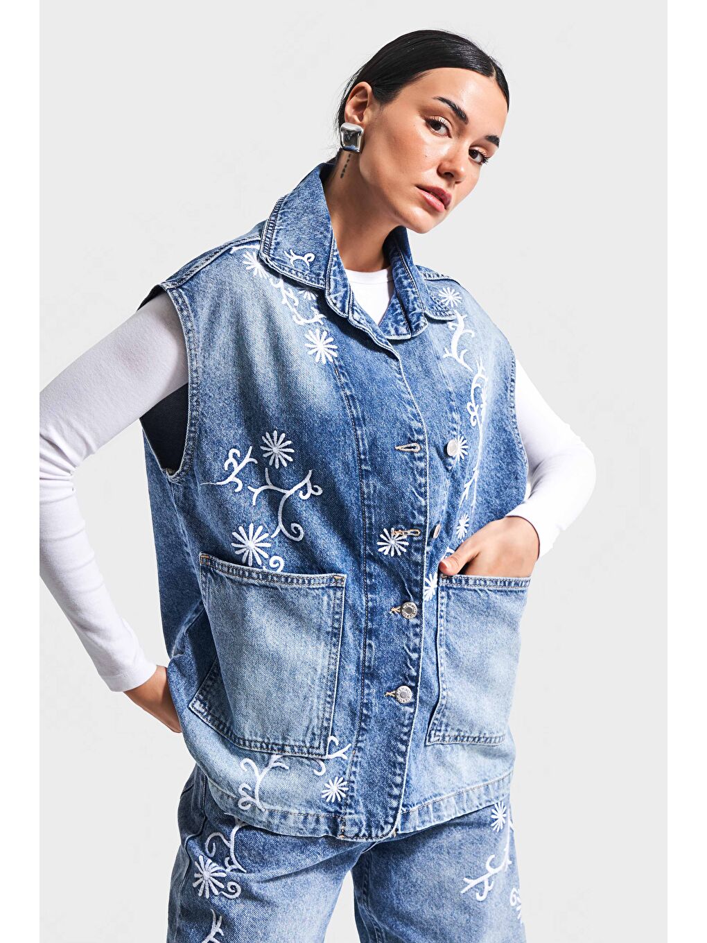 Kadın Mavi Renk 4S5-27 Uzun Boy Nakış Detaylı %100 Pamuk Tasarım Denim Yelek-1