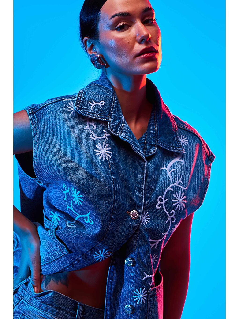 Kadın Mavi Renk 4S5-27 Uzun Boy Nakış Detaylı %100 Pamuk Tasarım Denim Yelek-2