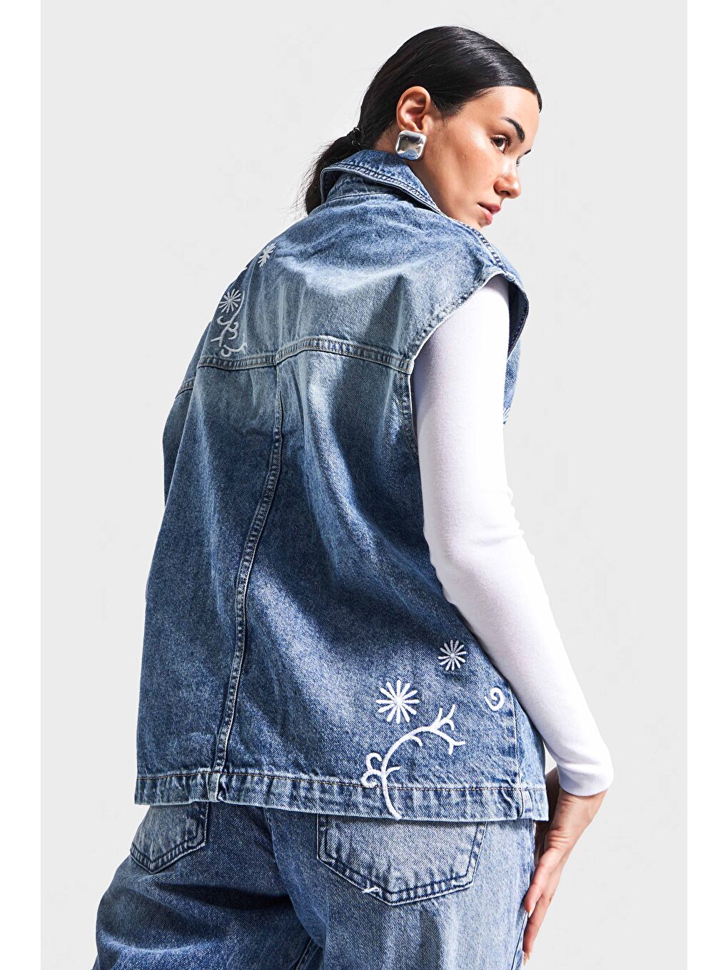 Kadın Mavi Renk 4S5-27 Uzun Boy Nakış Detaylı %100 Pamuk Tasarım Denim Yelek-3